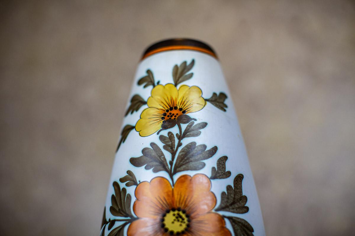 Ceramic Vase from the Early 20th Century in Floral Motifs In Good Condition For Sale In Opole, PL