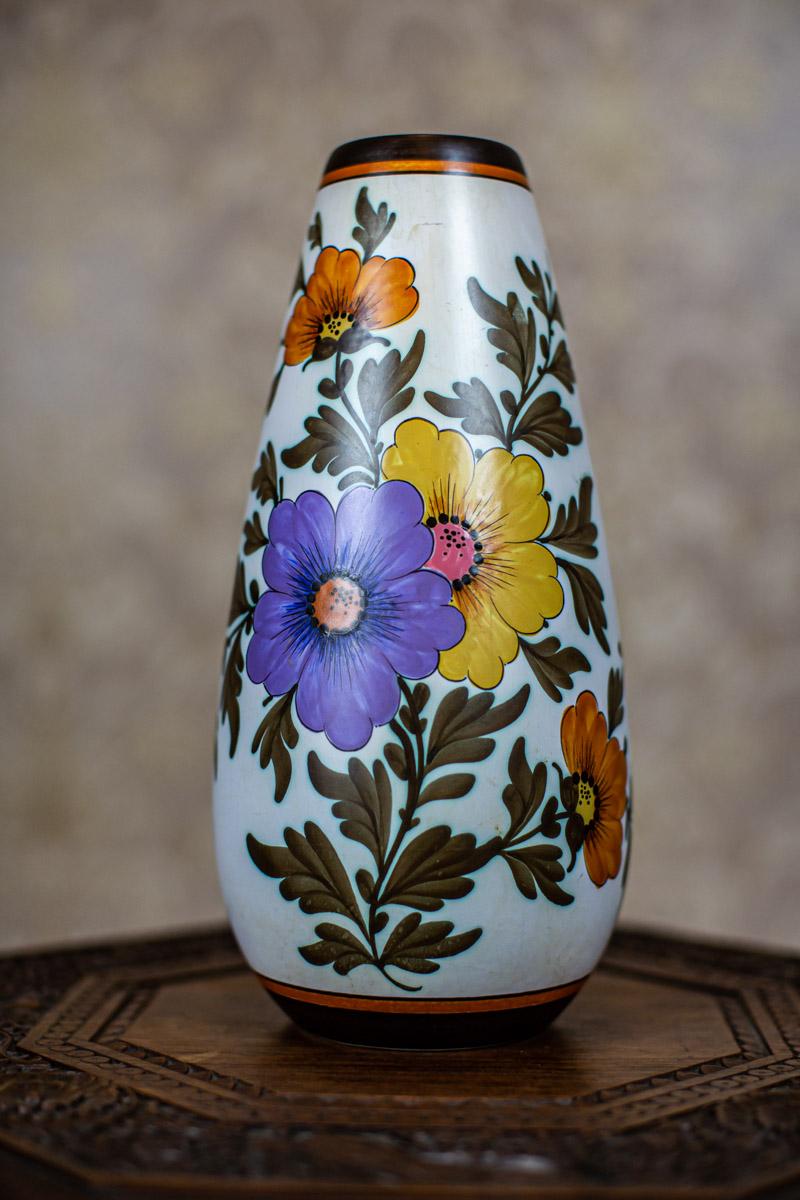 Ceramic Vase from the Early 20th Century in Floral Motifs For Sale 2