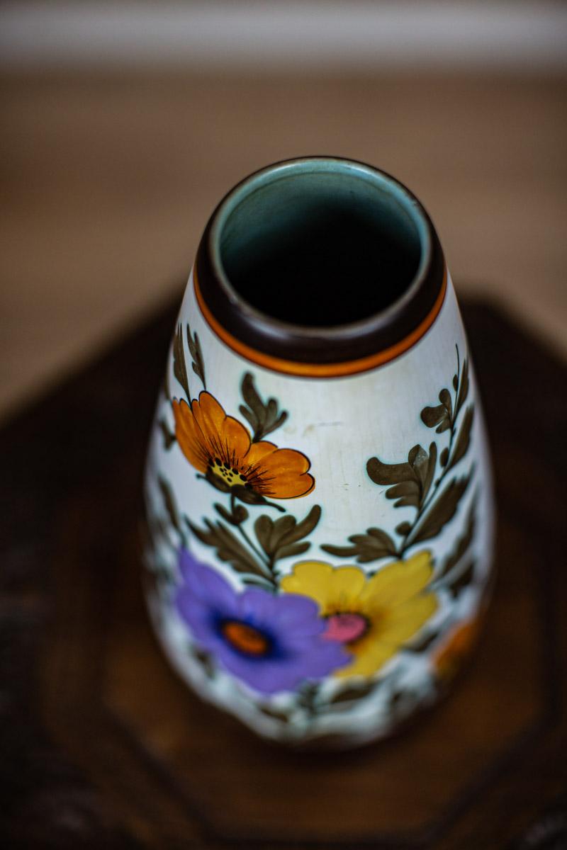 Ceramic Vase from the Early 20th Century in Floral Motifs For Sale 3