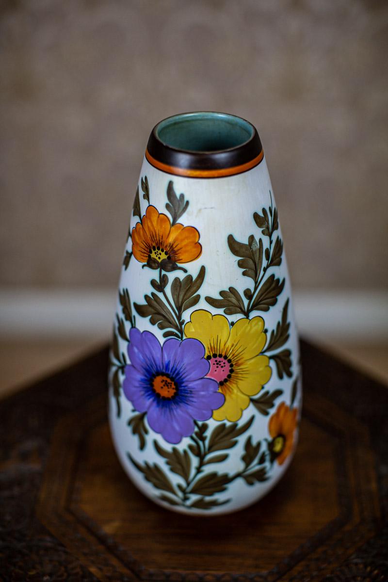 Ceramic Vase from the Early 20th Century in Floral Motifs For Sale 5
