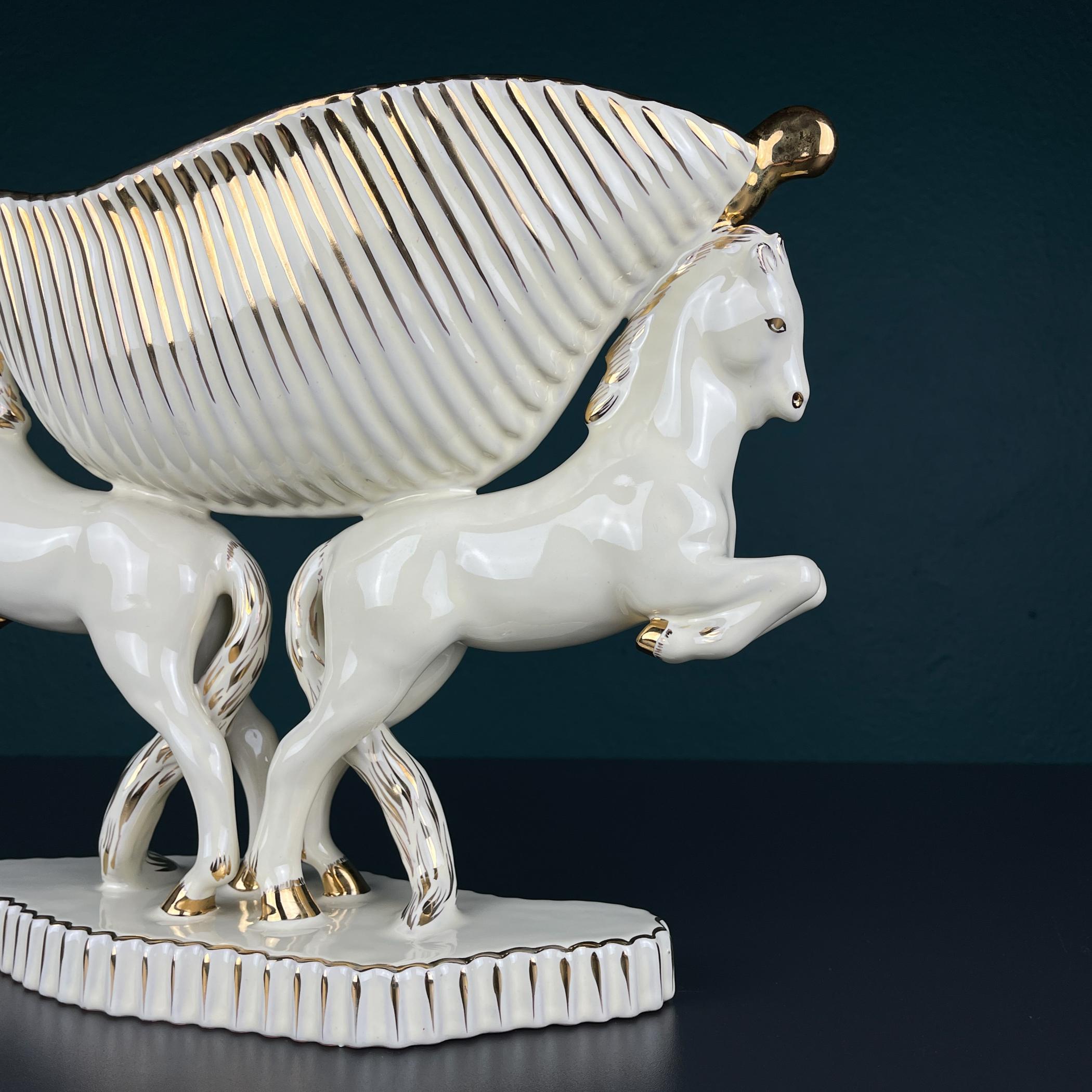 Keramikvase Pferde aus Keramik von Egisto Fantechi Maioliche Keramik, Italien, 1940er Jahre (20. Jahrhundert) im Angebot