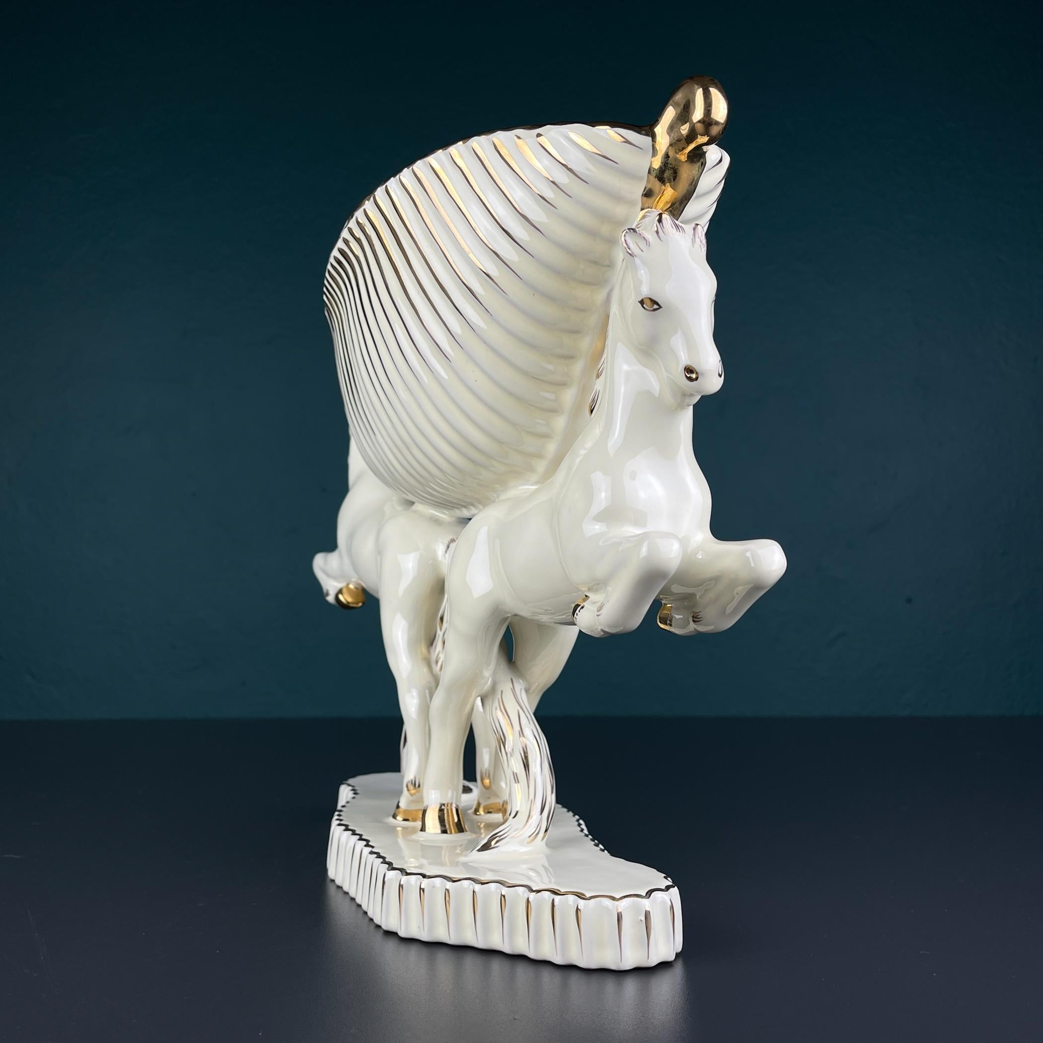 Keramikvase Pferde aus Keramik von Egisto Fantechi Maioliche Keramik, Italien, 1940er Jahre im Angebot 1