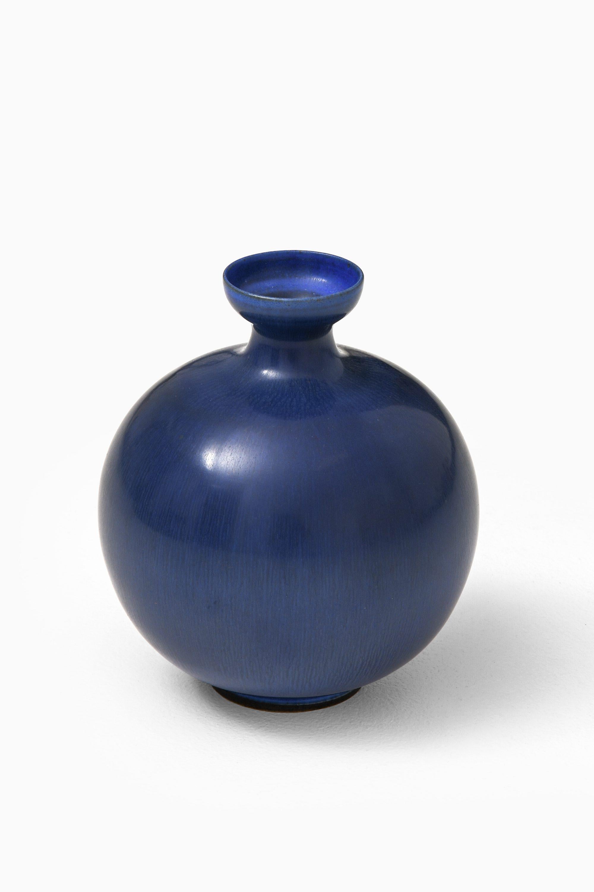 Keramikvase mit Hasenfellglasur von Berndt Friberg, 1951

Zusätzliche Informationen:
MATERIAL: Hasenfellglasur, Keramik
Stil: Mitte des Jahrhunderts, Skandinavien
Produziert von Gustavsberg in Schweden
Abmessungen (B x T x H): 12 x 12 x 14 cm