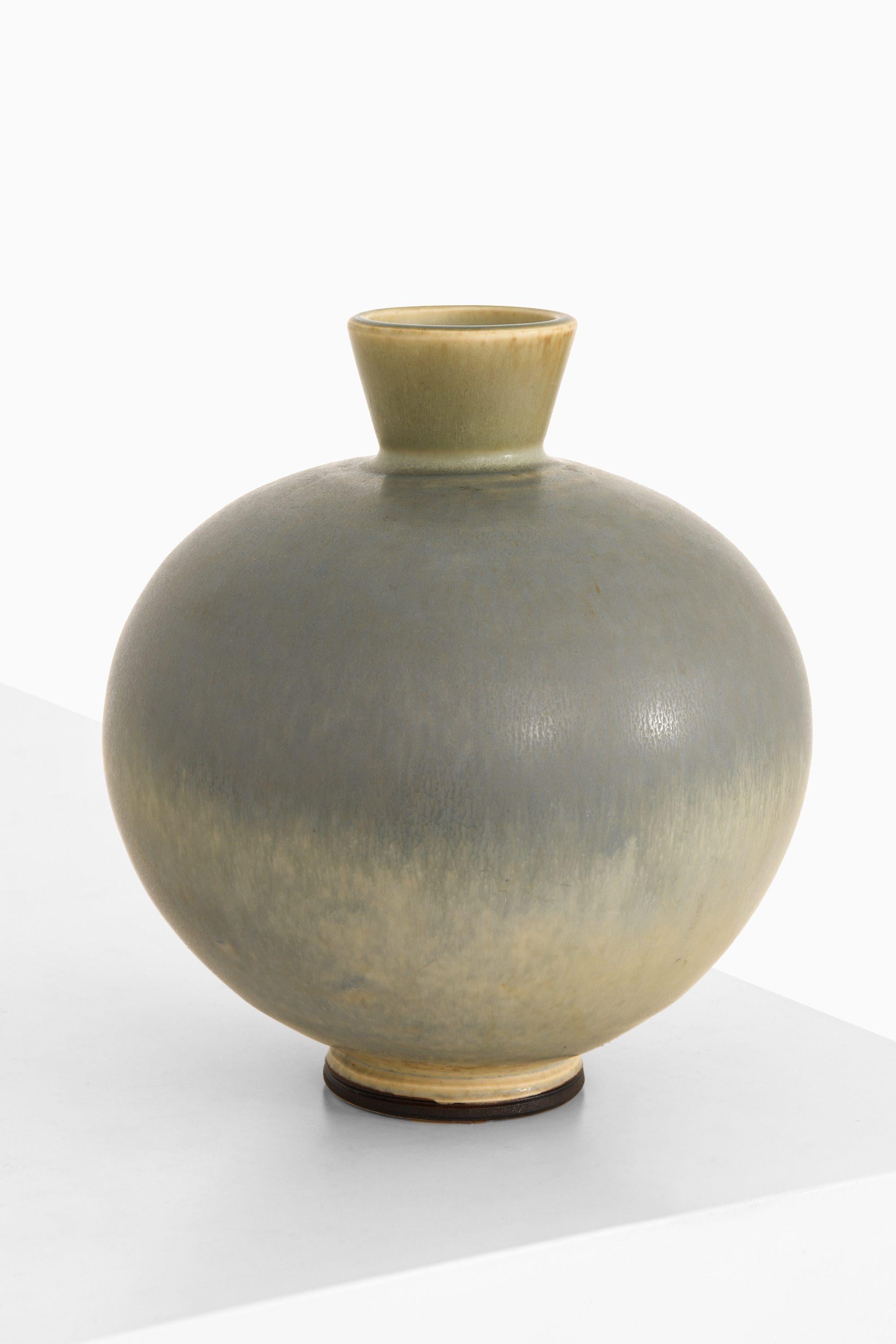 Vaso in ceramica con smalto di pelliccia di lepre di Berndt Friberg

Informazioni aggiuntive:
Materiale: Pelliccia di lepre smaltata
Stile: Metà secolo, Scandinavia
Prodotto da Gustavsberg in Svezia
Dimensioni (L. x P. x H.): 14 x 14 x 16 cm