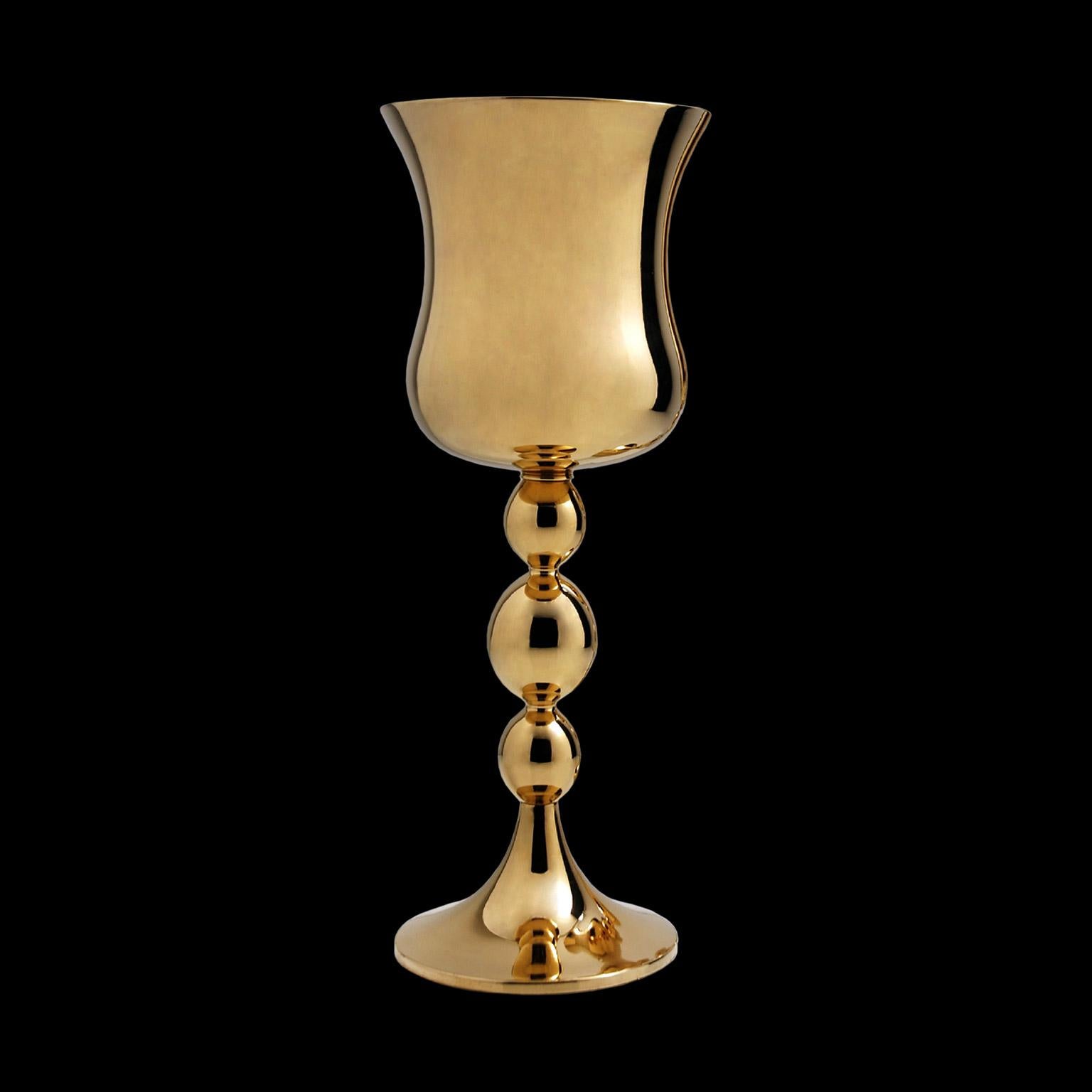 Ceramic vase KIM fully handcrafted in 24-karat gold

cod. CP007
Measures: H. 90.0 cm. - Dm. 35.0 cm.