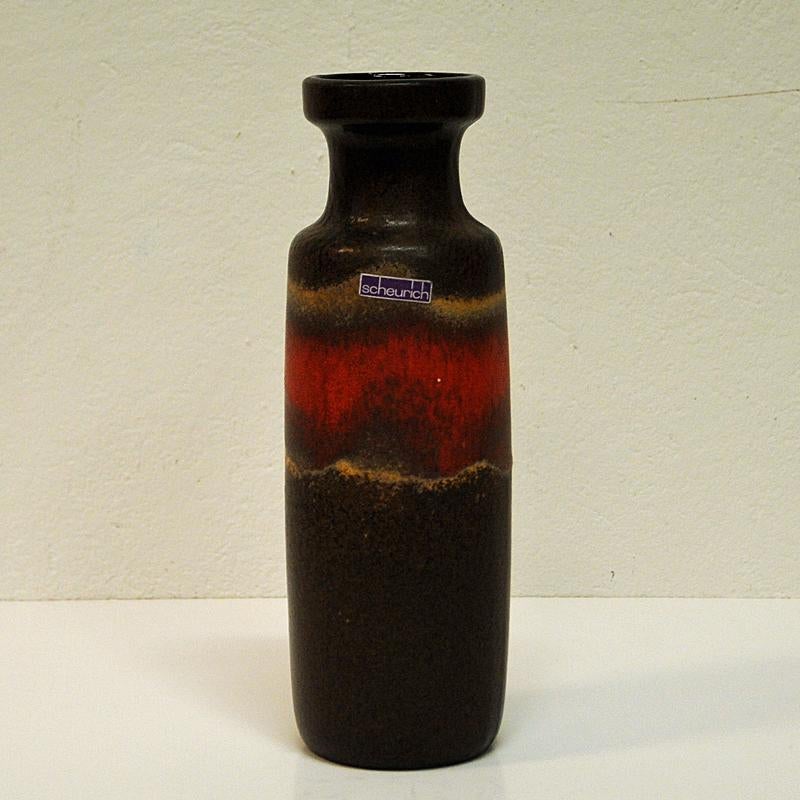 This special vintage vase was made in the 1960s. A ceramic vase Fat Lava model 200-28 produced by Scheurich West Germany. The mid-century vase has an oatmeal and brown glaze with a red center. Blended red and brown patterns. Measures: 29 cm H, 8.5
