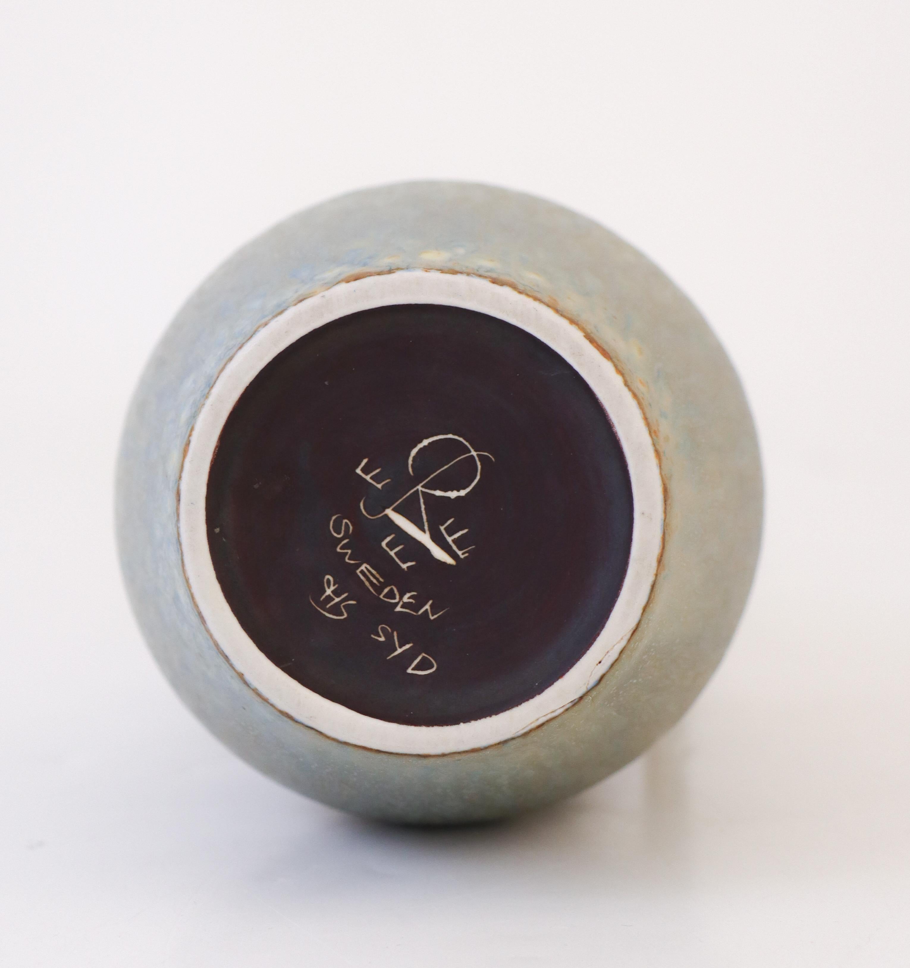 Vaso in ceramica a smalto Carl-Harry Stålhane Rörstrand, metà del XX secolo In condizioni ottime in vendita a Stockholm, SE