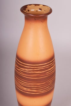 Vase en céramique fabriqué en Tchèque, état d'origine, milieu du siècle