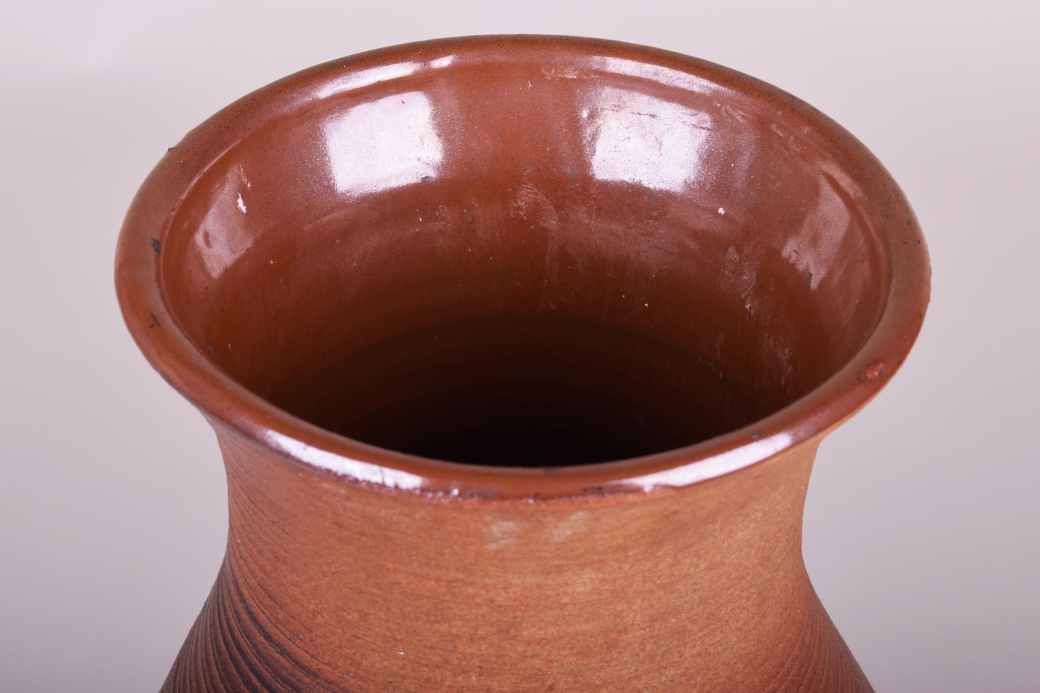 Keramikvase, hergestellt in Tschechien, Originalzustand, Mitte des Jahrhunderts (20. Jahrhundert) im Angebot
