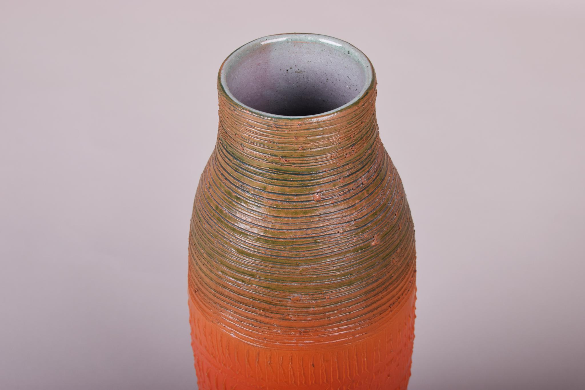 Keramikvase aus Tschechien, Originalzustand, Mitte des Jahrhunderts im Angebot 1