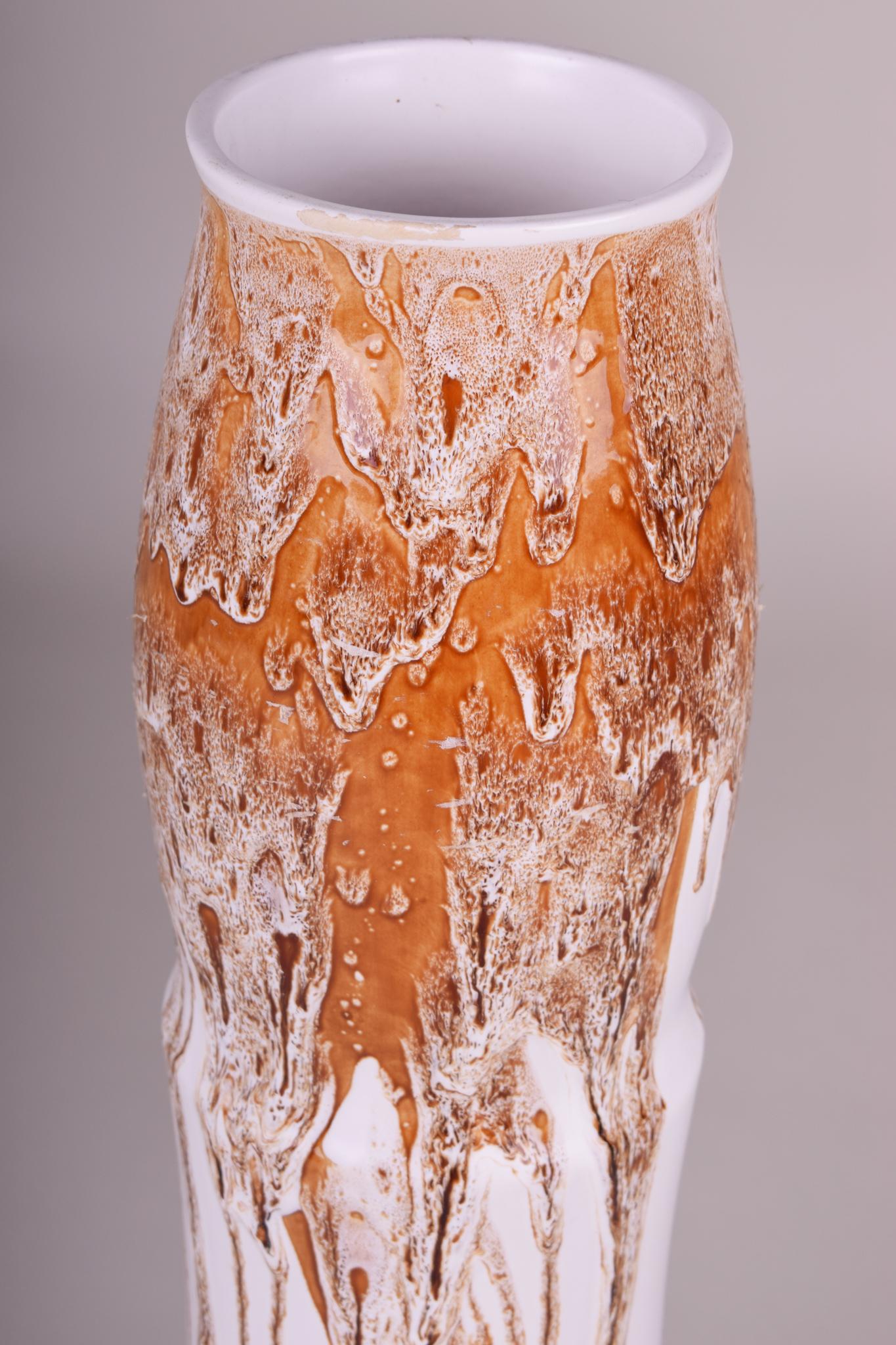 Vase en céramique fabriqué en Tchèque, état d'origine, milieu du siècle en vente 1