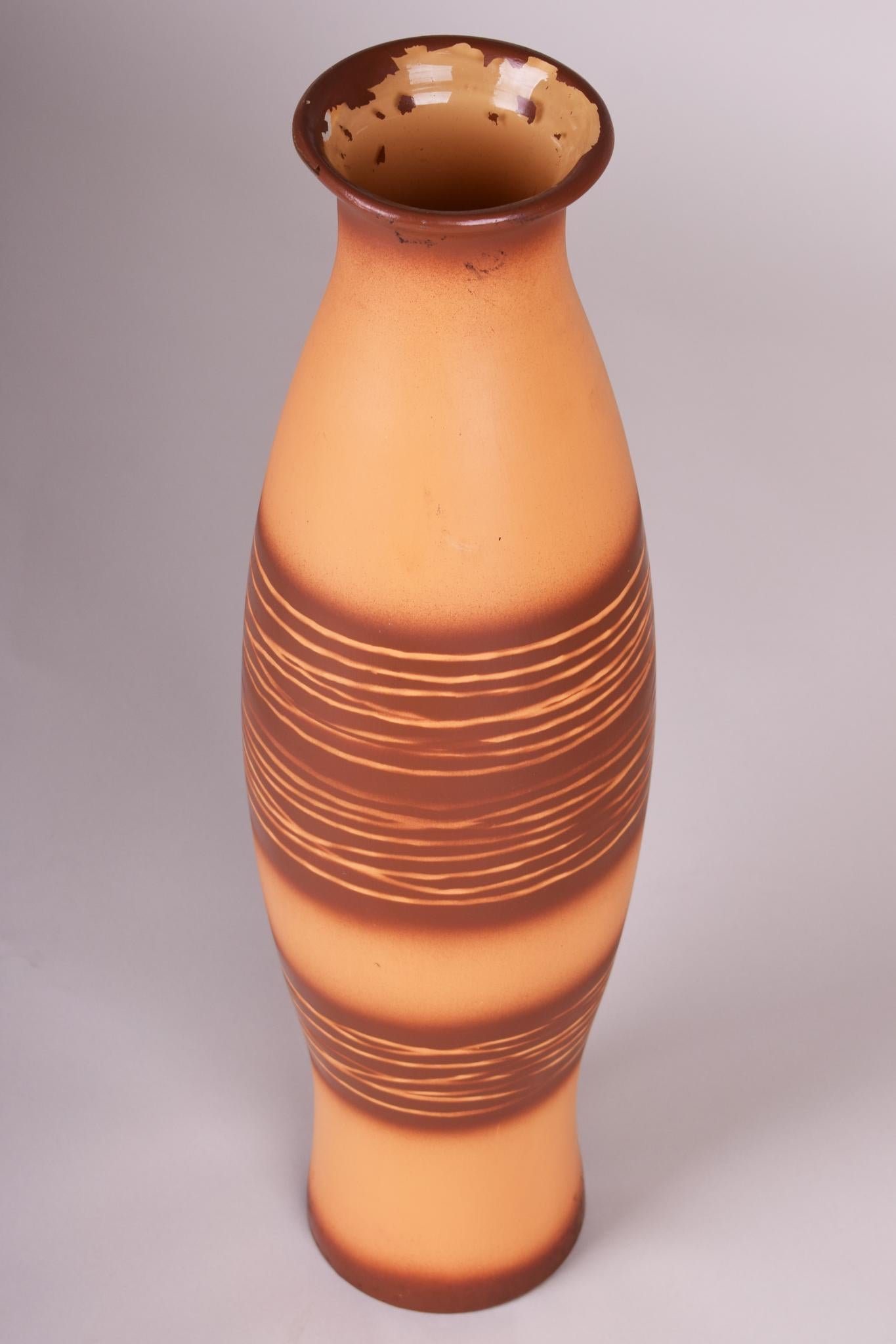 Ceramic Vase Made in Czechia, Original Condition, Mid Century For Sale 2