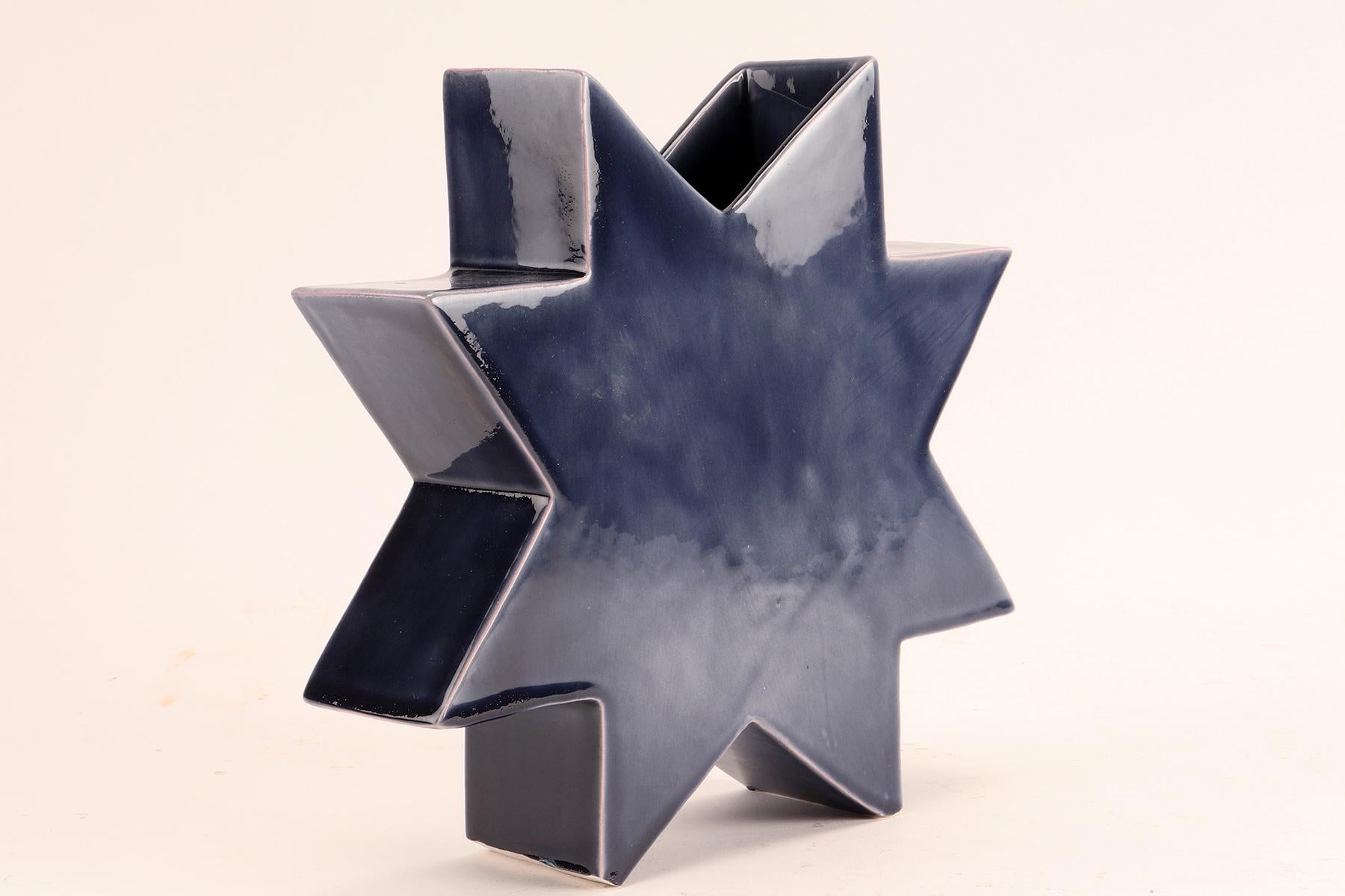 Jarrón de cerámica Memphis de Ettore Sottsass, Milán, finales de la década de 1980. siglo XX en venta