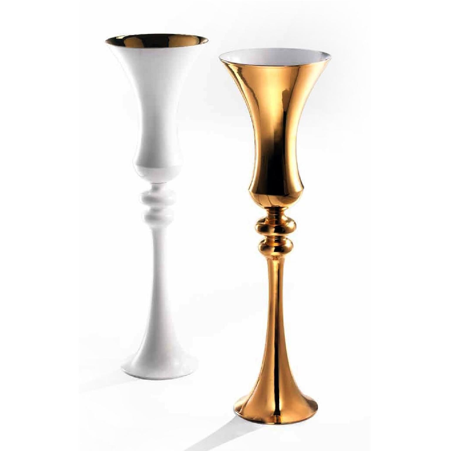 Ceramic vase MERLINO - cod. GL050
handcrafted in 24-karat gold, white glazed inside
measures: Height 90.0 cm., diameter 28.0 cm.