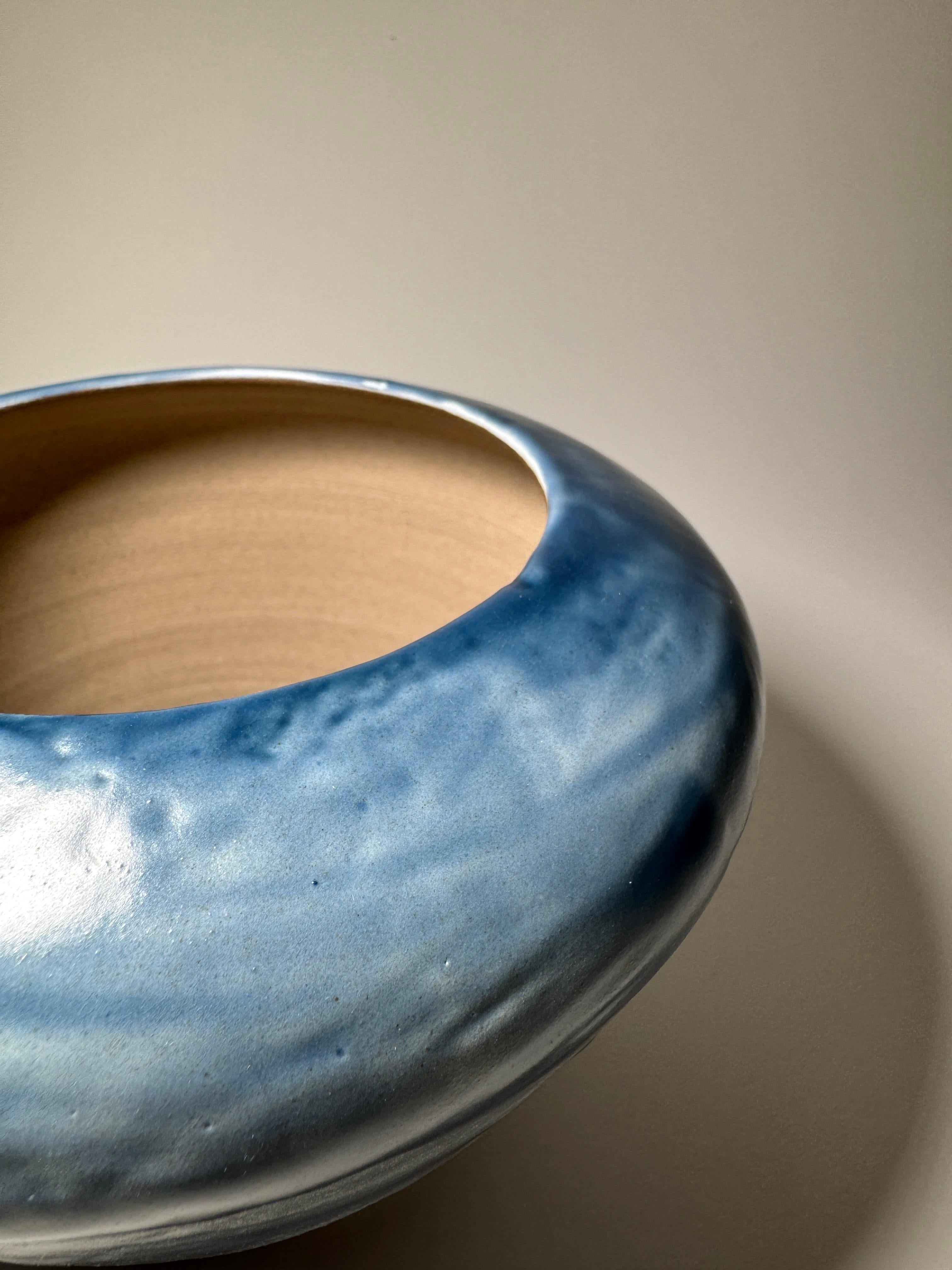 Minimalismo Vaso in ceramica - pezzo unico da collezione contemporaneo, opera certificata di Studio A in vendita