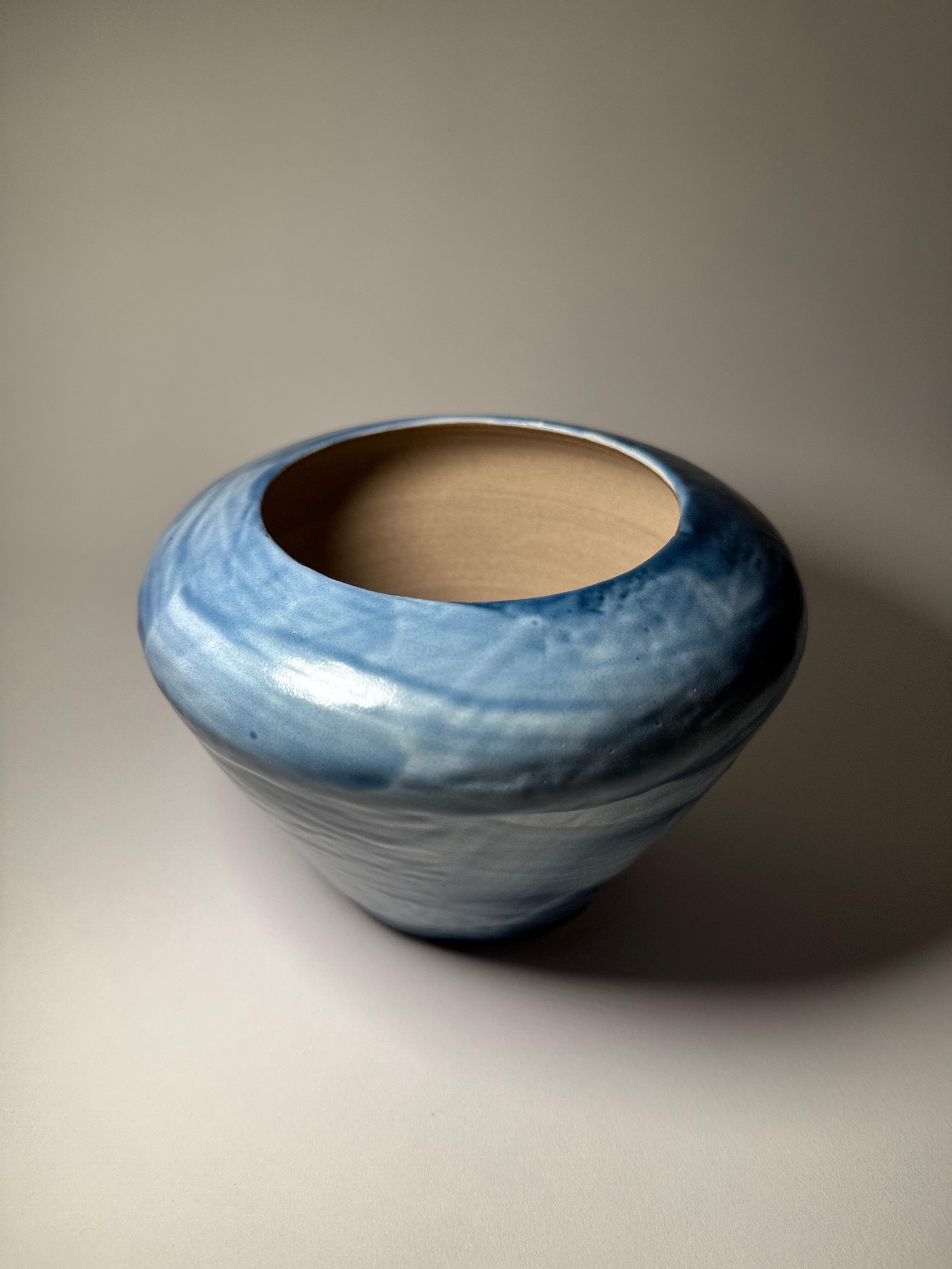 Vaso in ceramica - pezzo unico da collezione contemporaneo, opera certificata di Studio A In condizioni Nuovo in vendita a Joniskio rajonas, LT