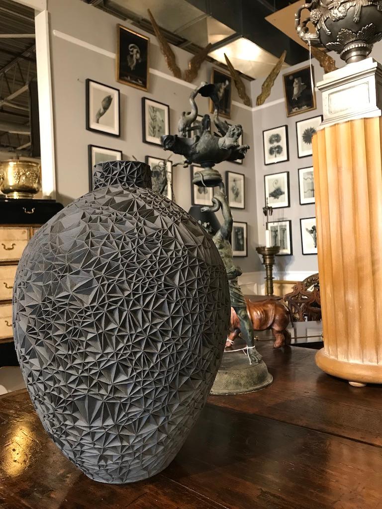 Ceramica Vaso in ceramica intagliato a mano 'Primavera' dopo Botticelli di Leah Jensen in vendita