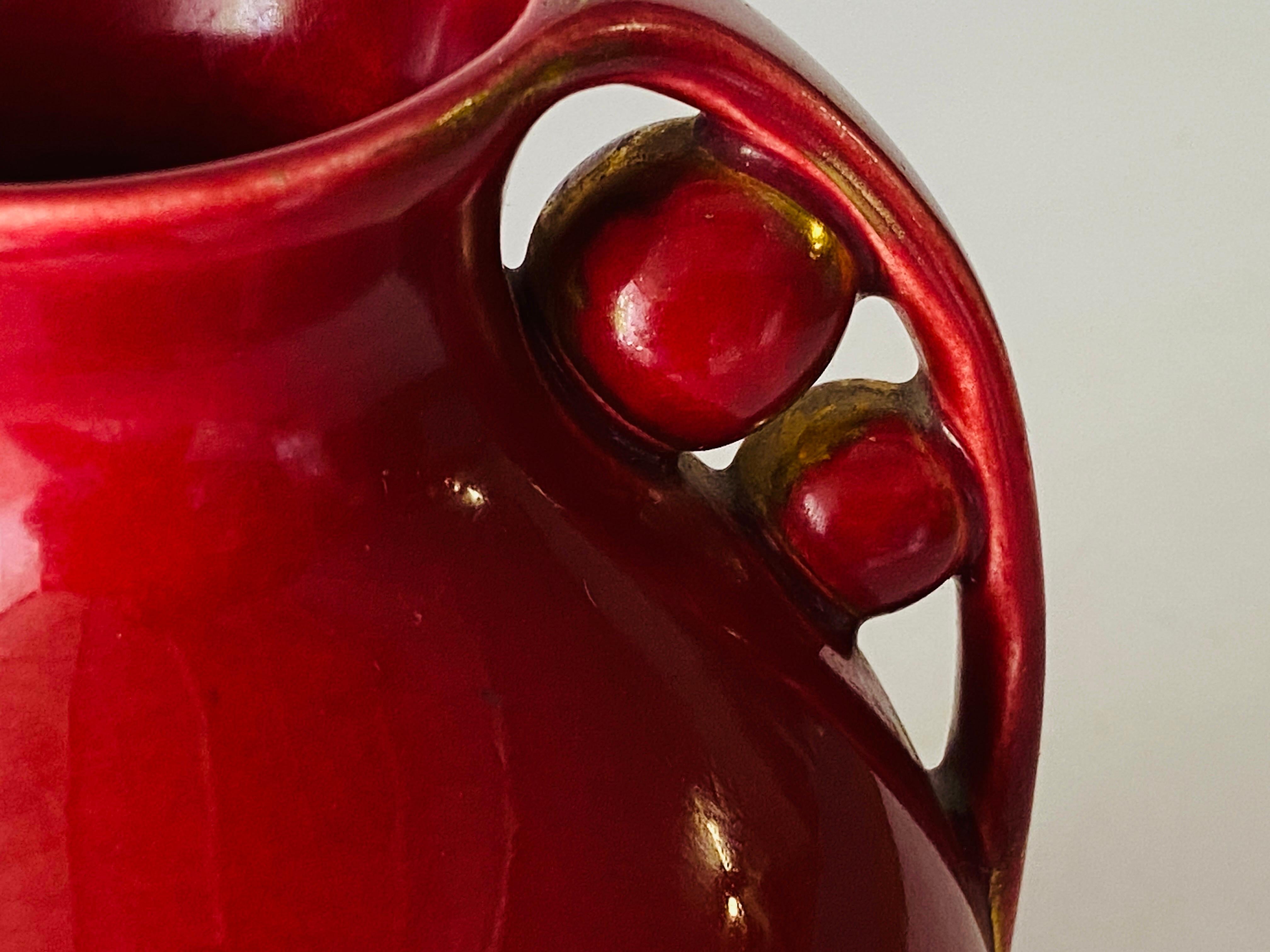 Metà XX secolo Vaso in ceramica colore rosso Francia 1940 Ard Stile Deco in vendita