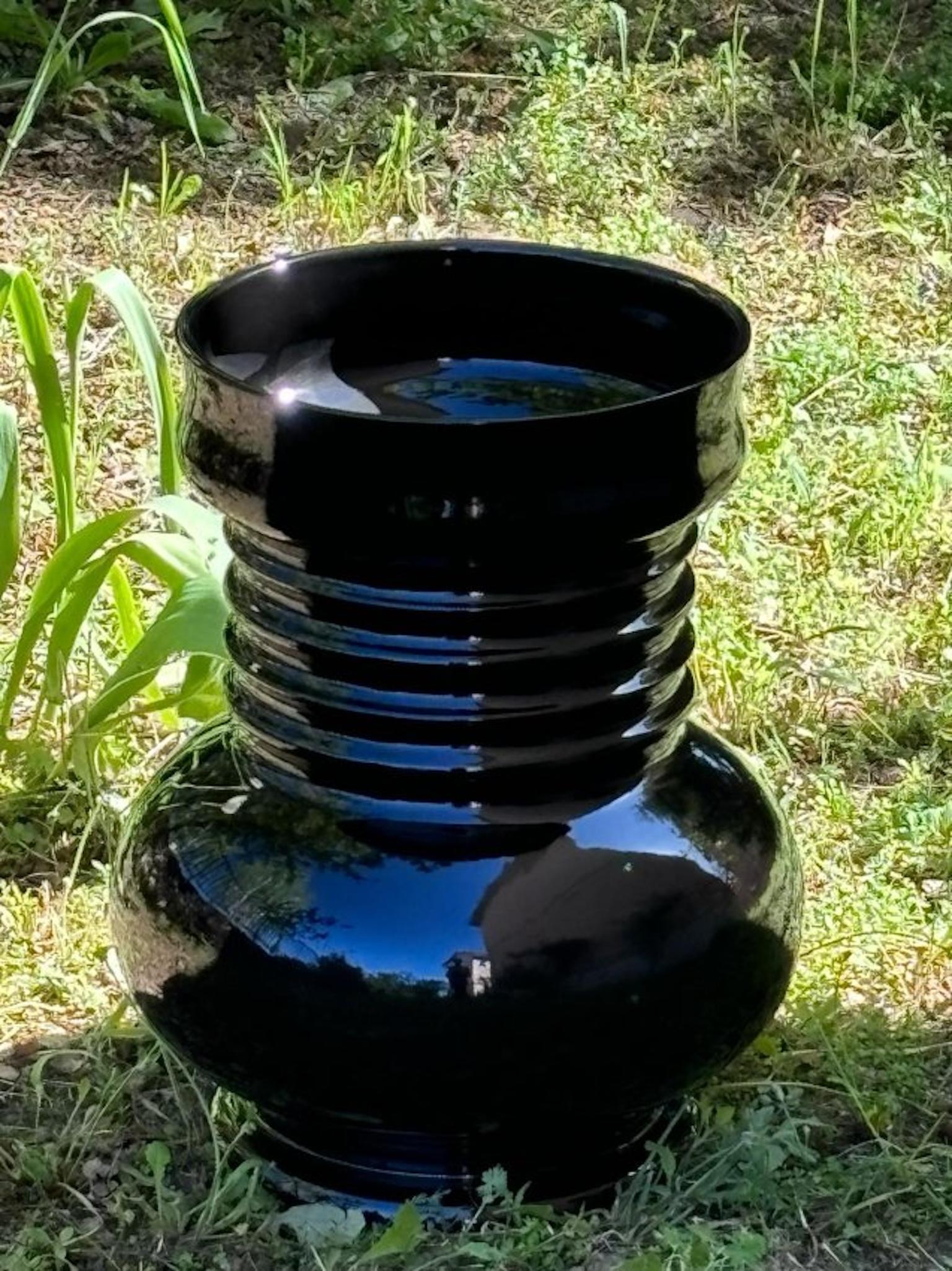 Smaltato Vaso in ceramica Modello Sarnath di Sergio Asti per Superego Editions in vendita
