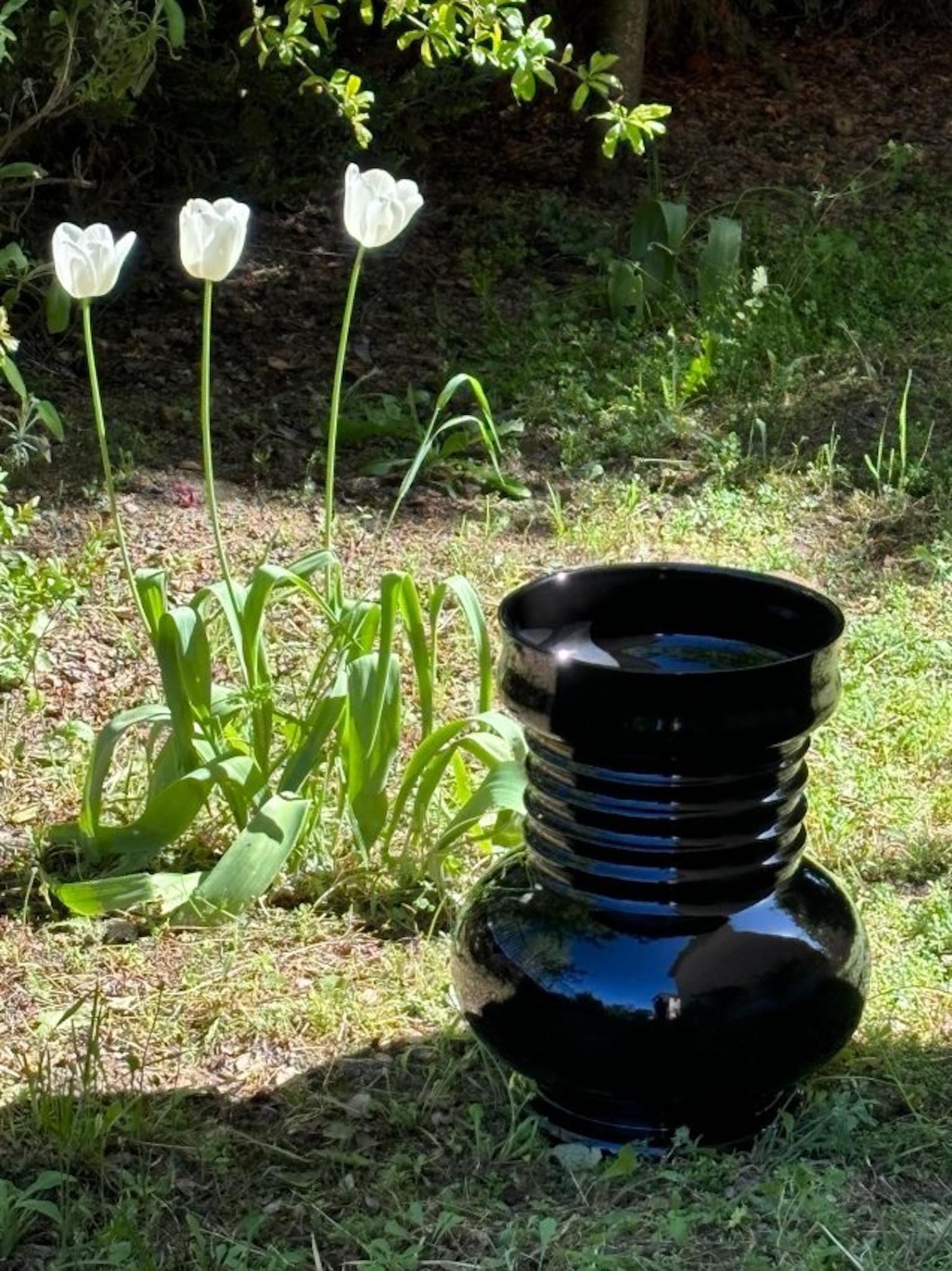 Vaso in ceramica Modello Sarnath di Sergio Asti per Superego Editions In condizioni ottime in vendita a Milan, Italy
