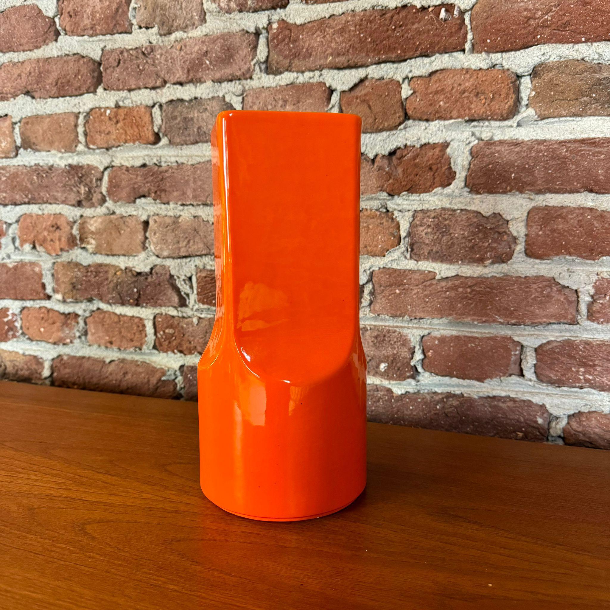 Orangefarbene Keramikvase des Designers Studio O.P.I. aus den 1970er Jahren für Gabbianelli, 1970