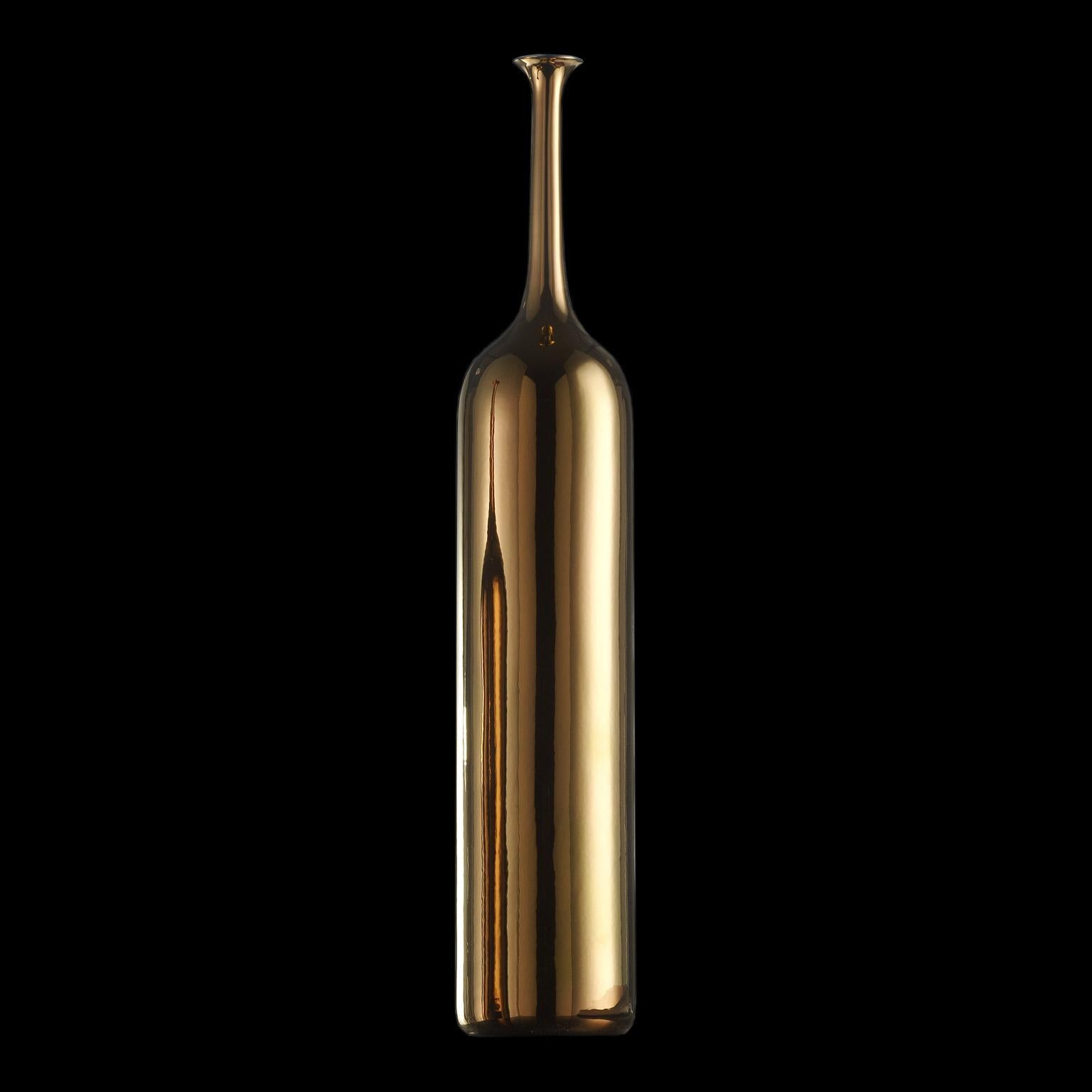 Ceramic vase SWAN
Cod. B003 LN
Handcrafted in 24kt gold

Measures:
Height 110.0
Diameter 19.0 cm.
  