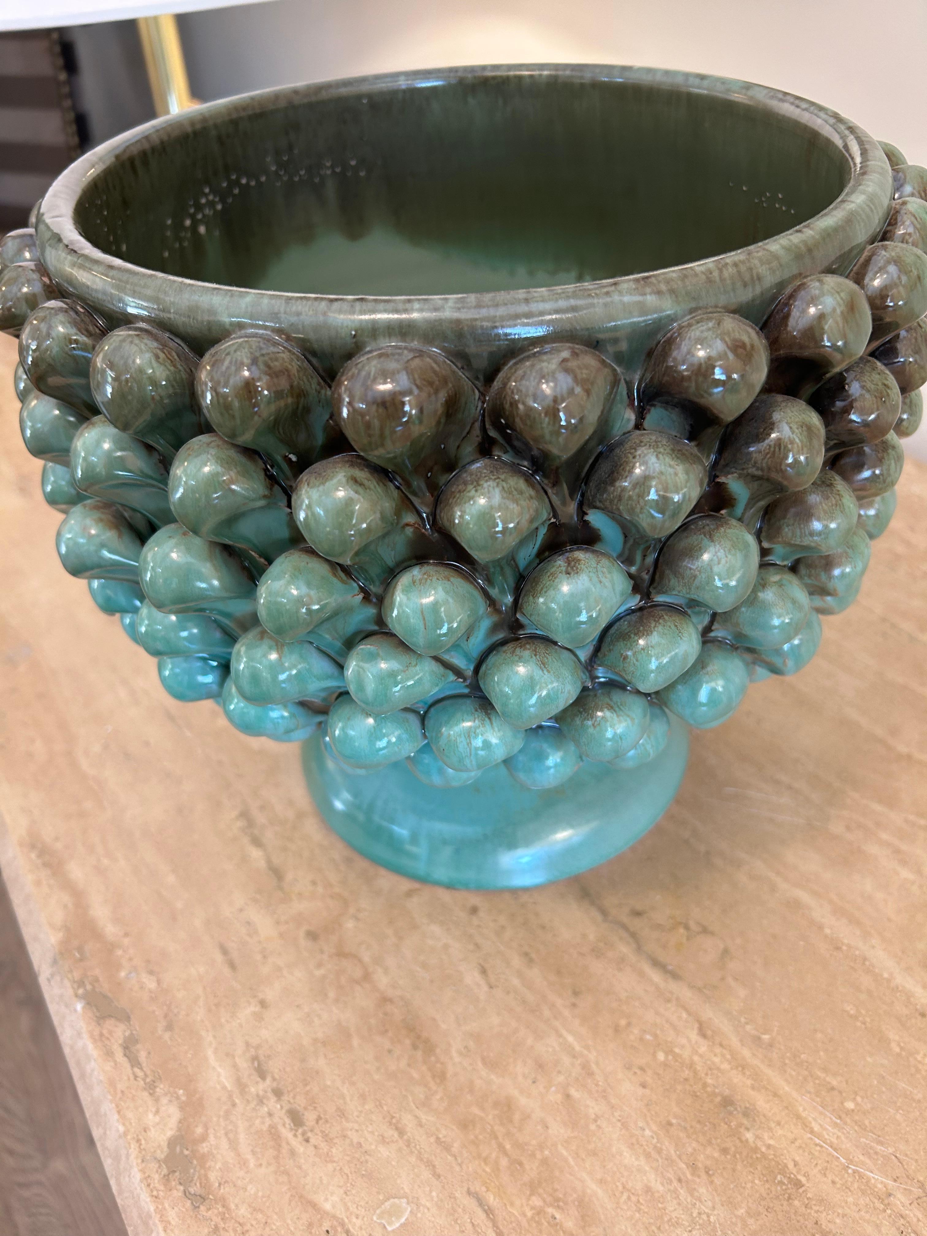 Peint à la main vase en céramique, turquoise, floral en vente