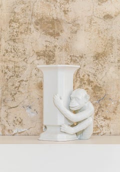 Vase Whit Monkey Sculpture, par Vivai del Sud, Italie, vers 1980, signé