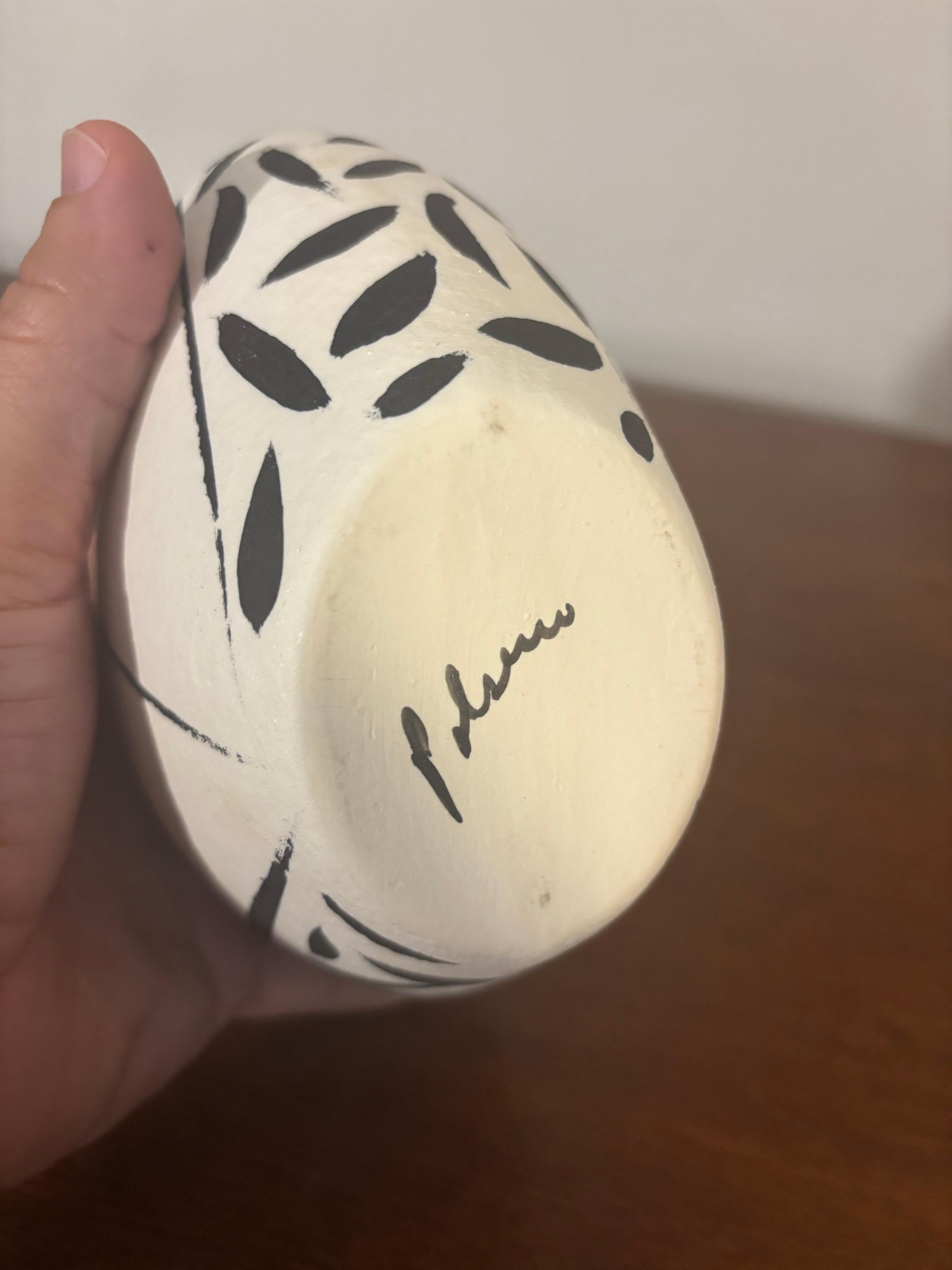Organico moderno Vaso in ceramica con figura di donna di Donna Polseno in vendita