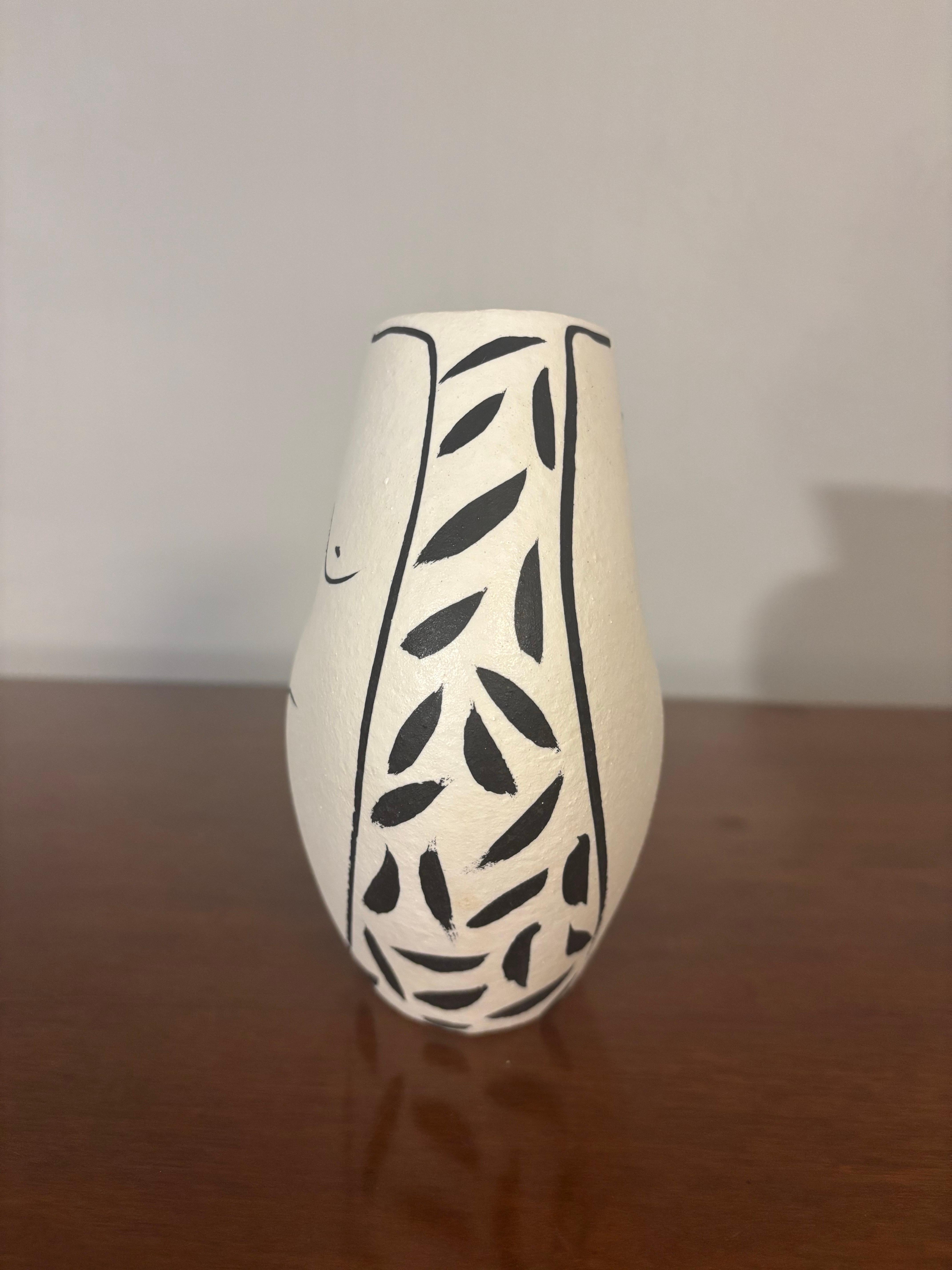 Vaso in ceramica con figura di donna di Donna Polseno In condizioni buone in vendita a Boynton Beach, FL