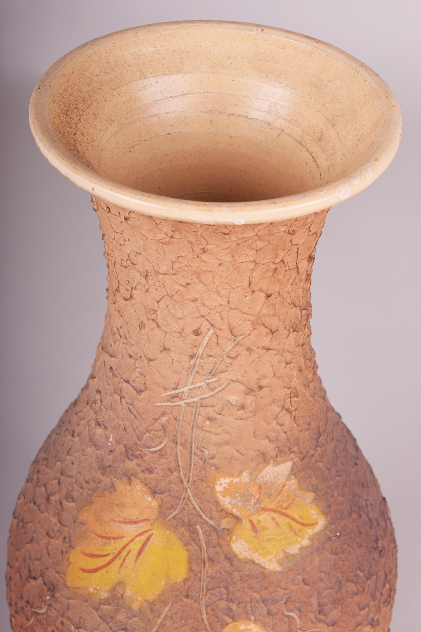 Vaso in ceramica con base Made in Czechia, condizioni originali, metà del secolo scorso in vendita 1