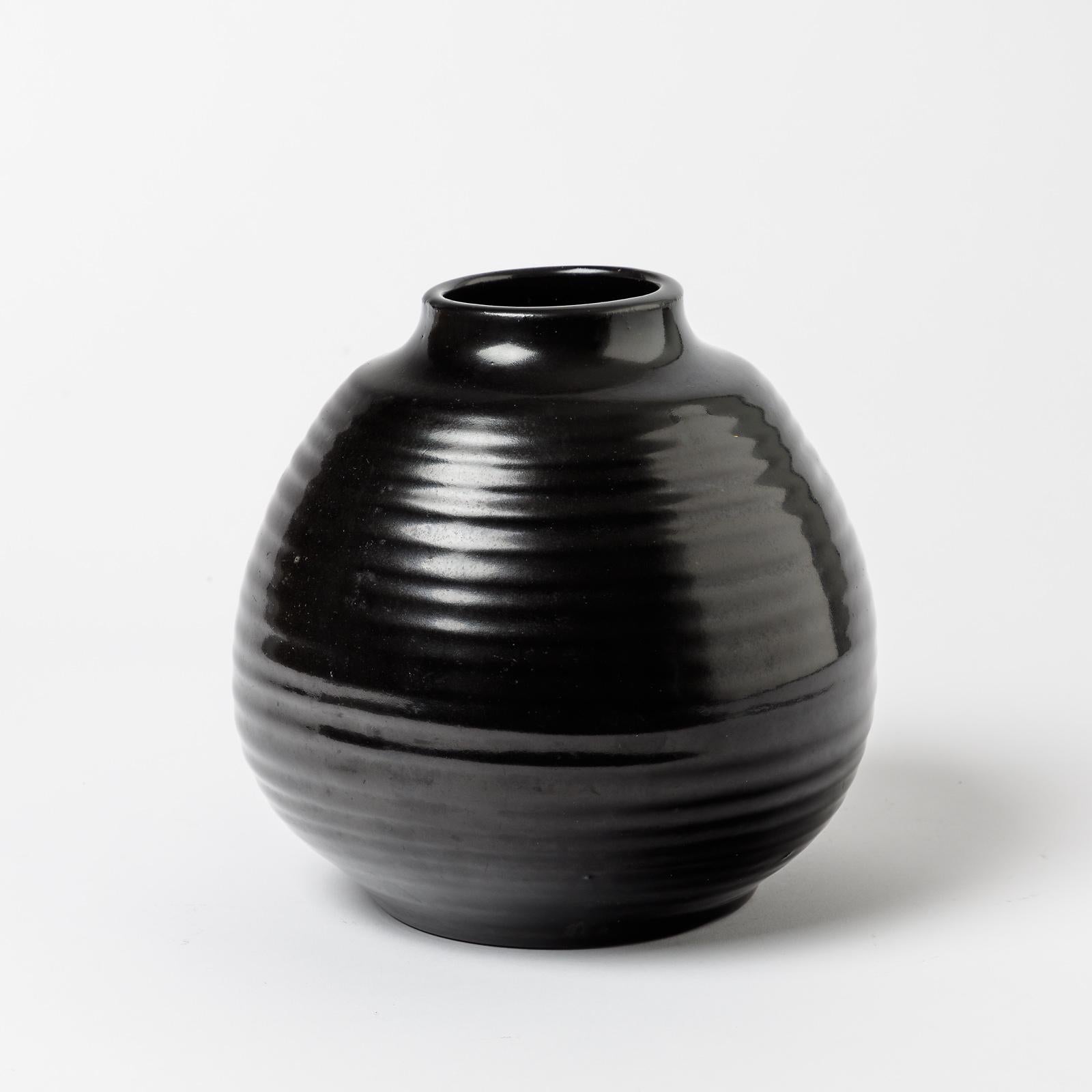 A ceramic vase with black glaze decoration by Accolay.
Perfect original conditions.
Signed 