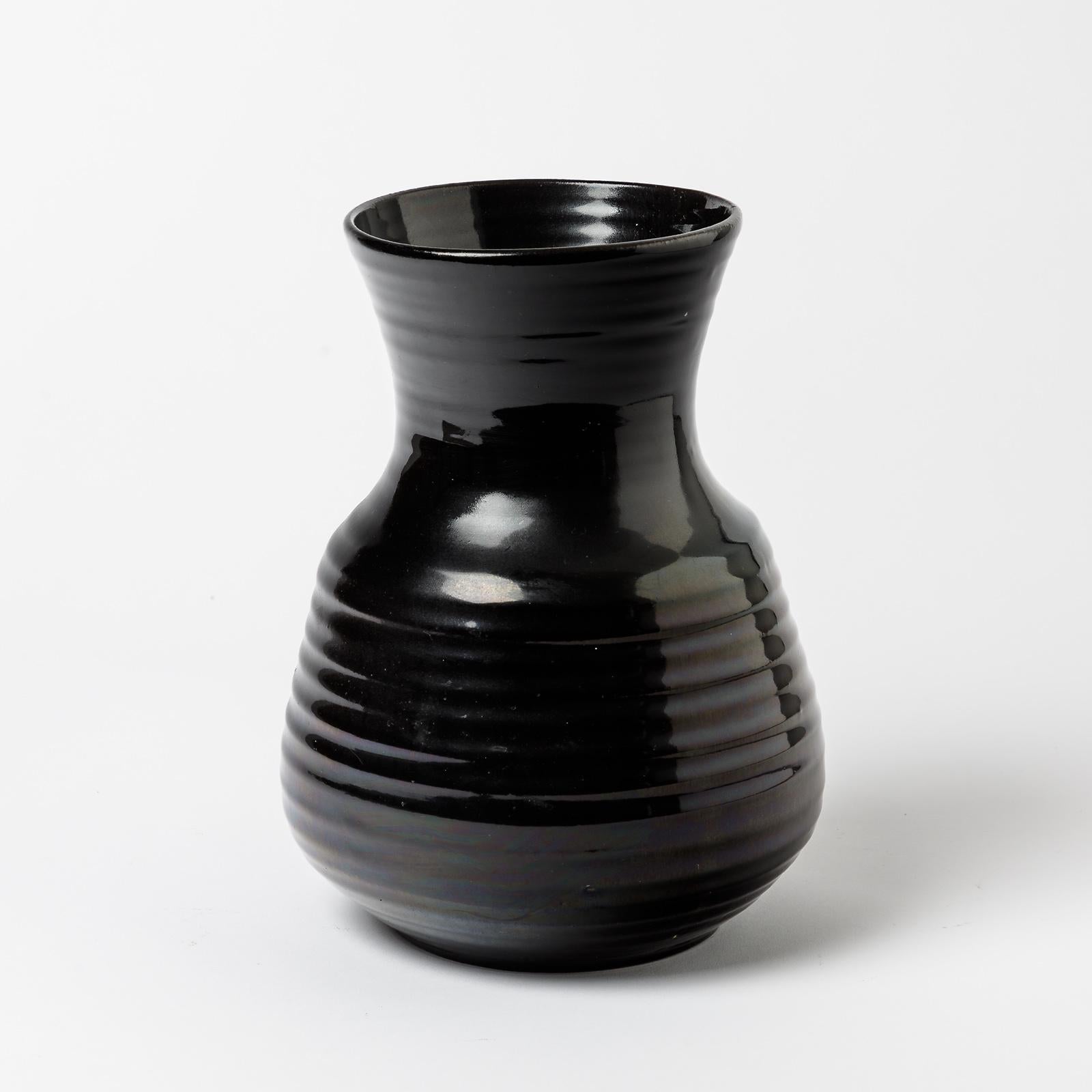 Beaux-Arts Vase en céramique avec décoration en glaçure noire par Accolay, vers 1960-1970 en vente
