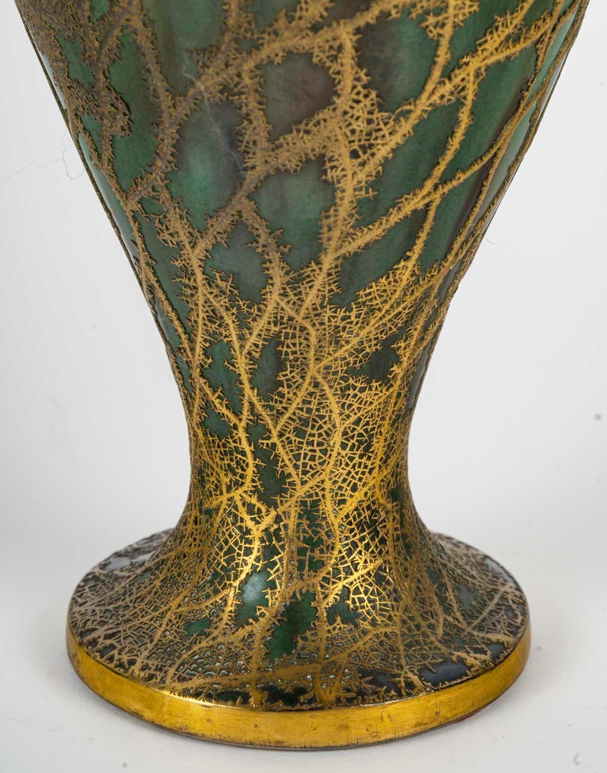 Vaso in ceramica con decorazione in ottone, 20° secolo. In condizioni buone in vendita a Saint-Ouen, FR