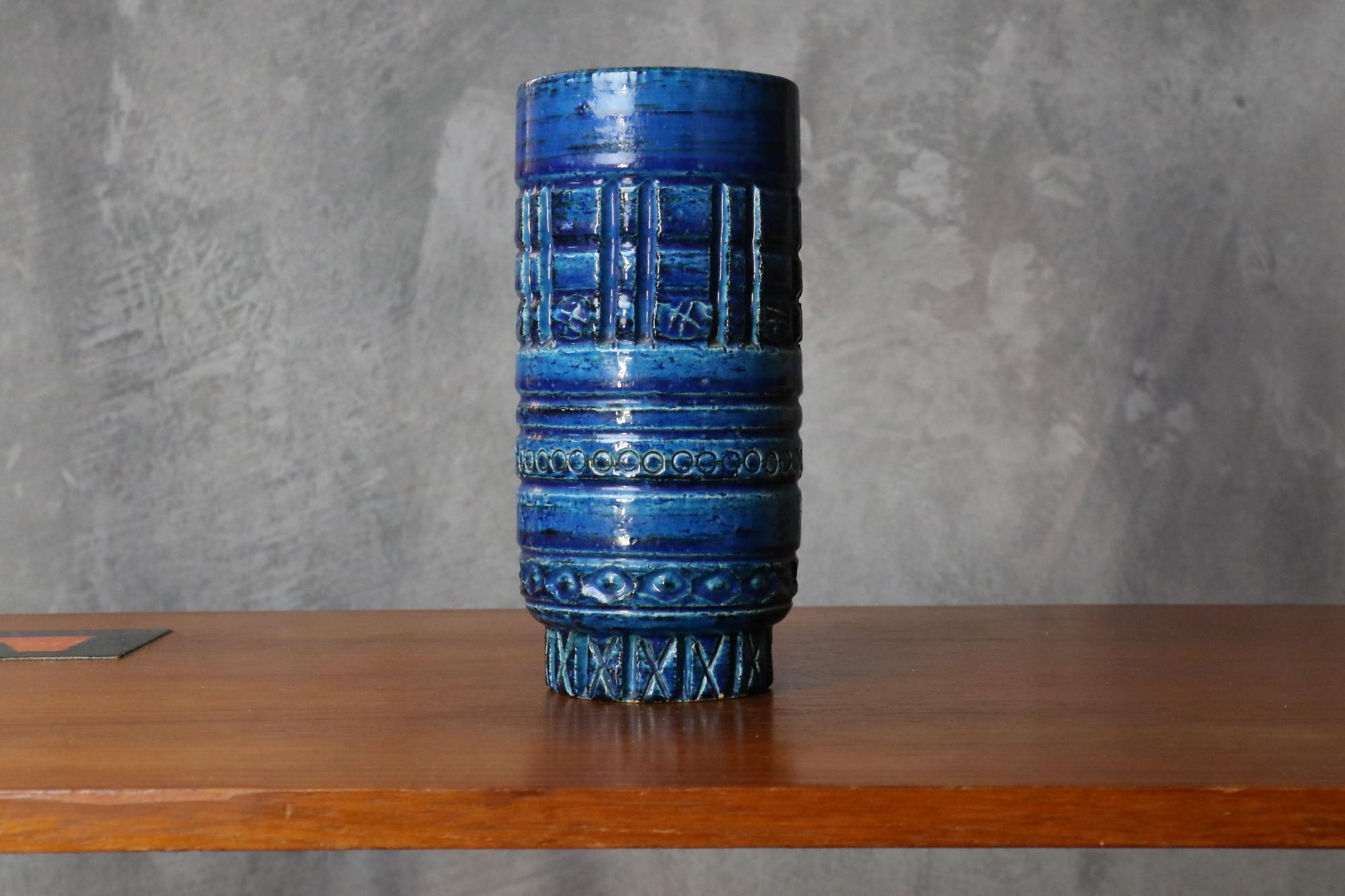Ceramic vase with deep blue glaze decor signed Pol Chambost, circa 1950

This is a beautiful vintage ceramic from the 1950s.
You can recognize Pol Chambost's work by the color of the glaze, the overall shape of the object and the incised motifs. The