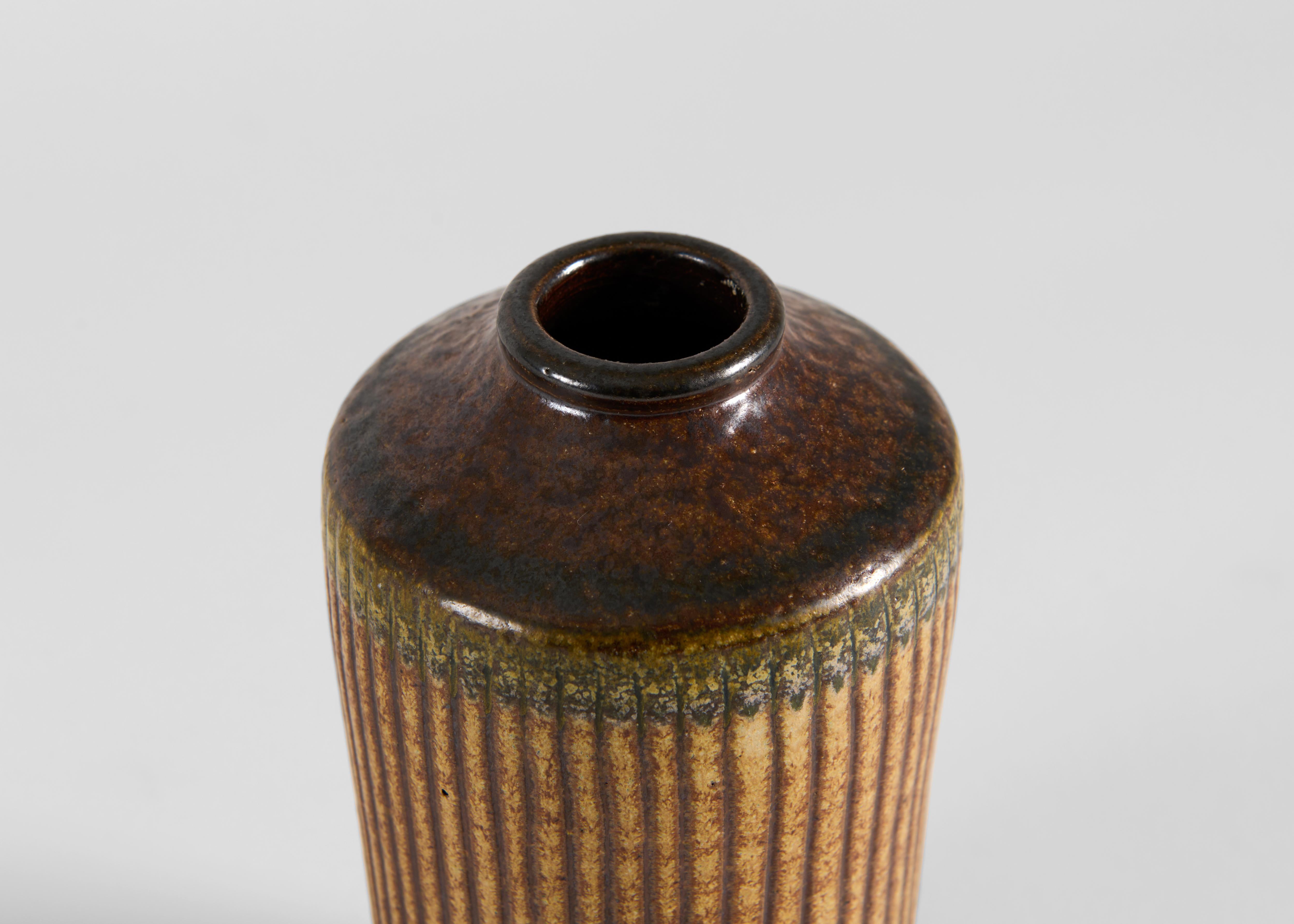 Mid-Century Modern Vase en céramique avec glaçure à motifs dans les tons de la terre, Wallåkra, Suède, années 1960 en vente