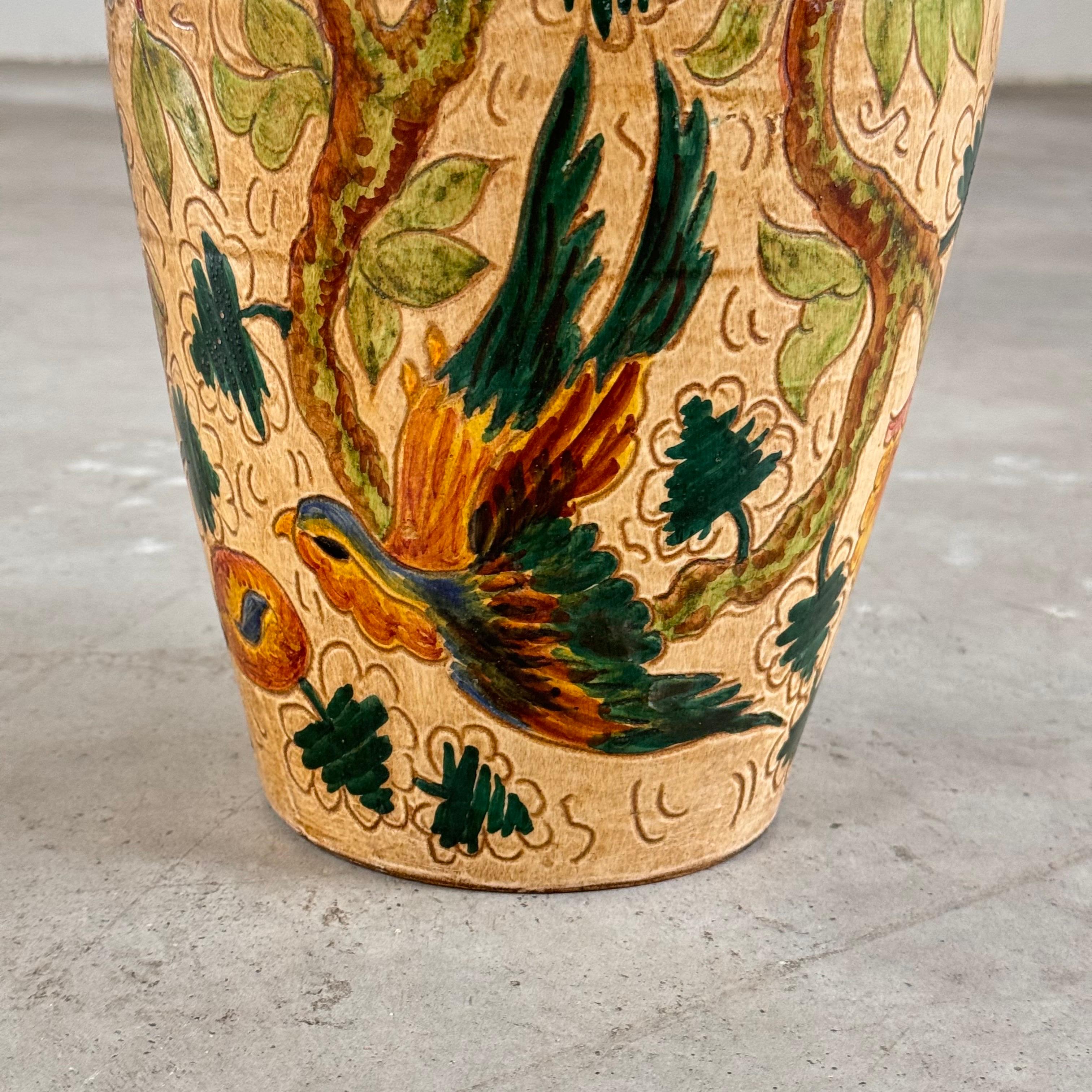 Jarrón de cerámica con motivos florales y pájaros de C. Monarchi, Gubbio, Italia, años 30 en venta 3