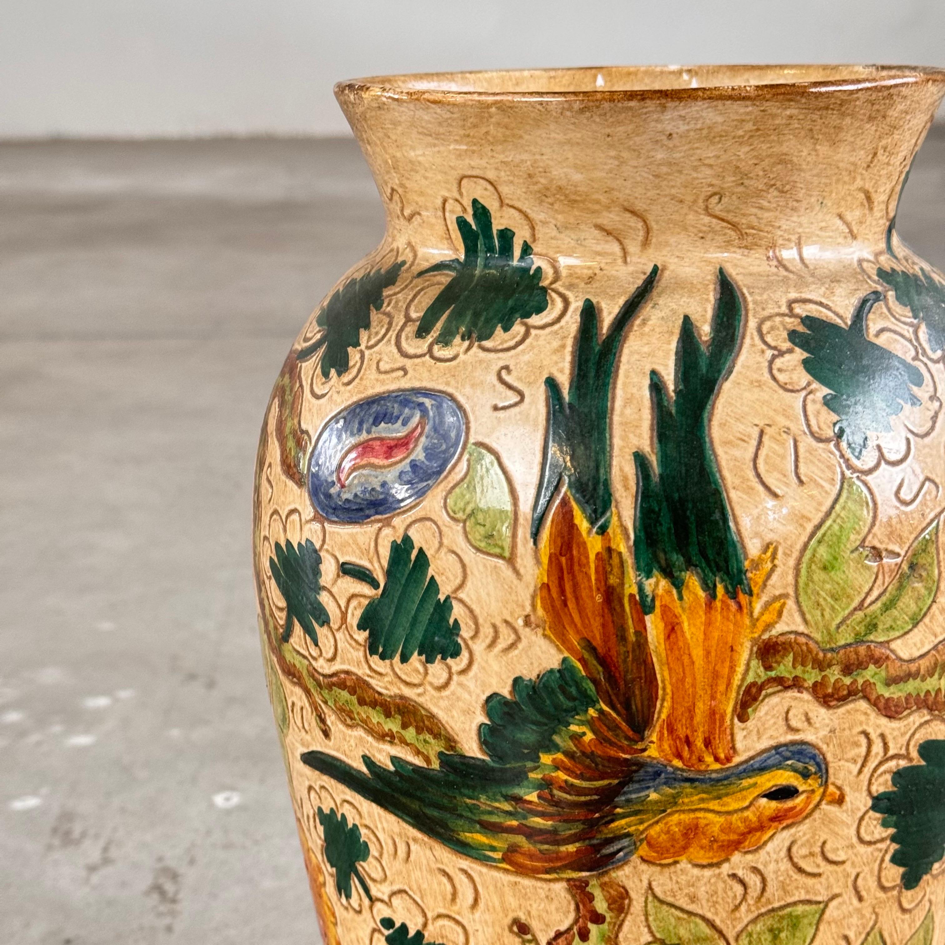 Jarrón de cerámica con motivos florales y pájaros de C. Monarchi, Gubbio, Italia, años 30 Italiano en venta