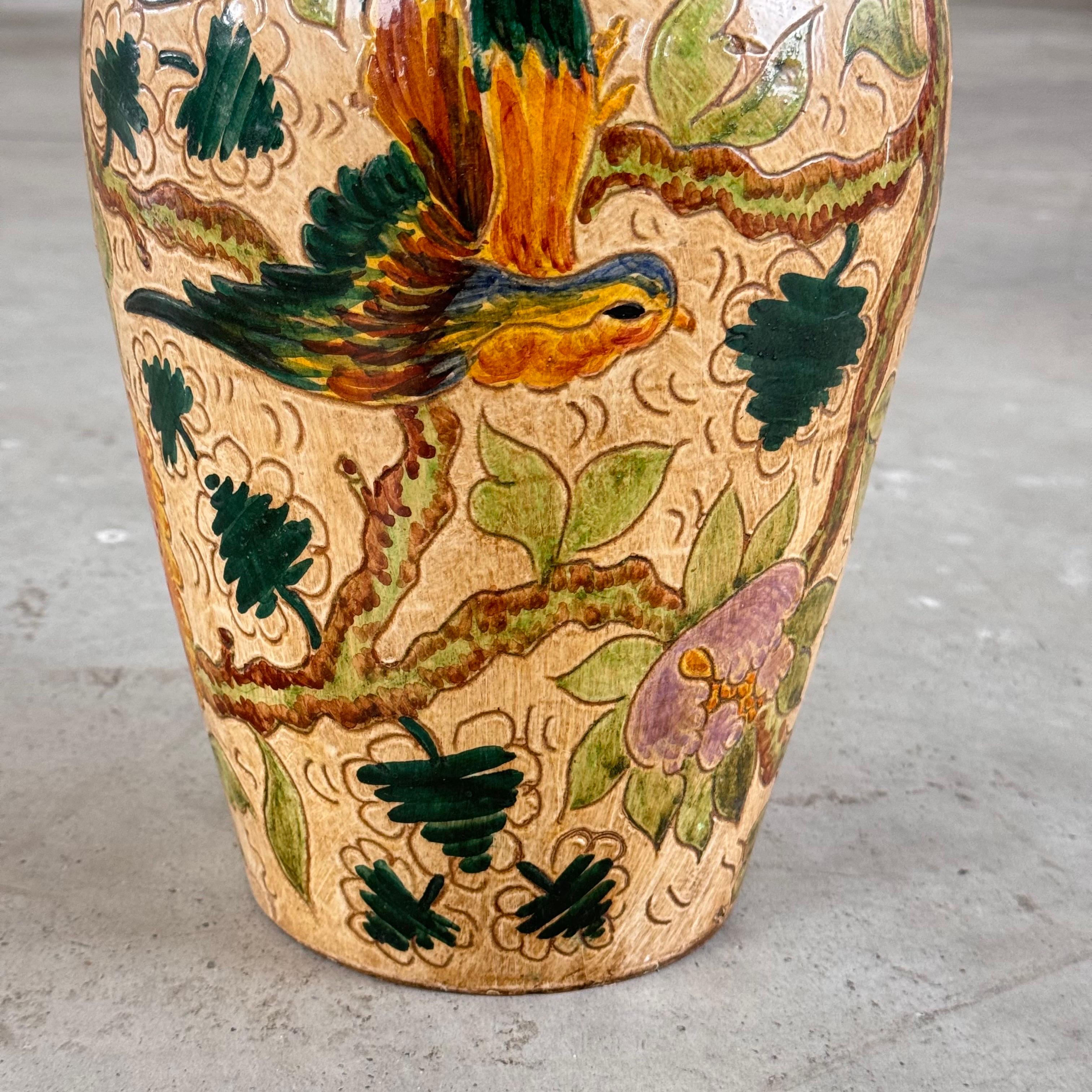 Jarrón de cerámica con motivos florales y pájaros de C. Monarchi, Gubbio, Italia, años 30 Hecho a mano en venta