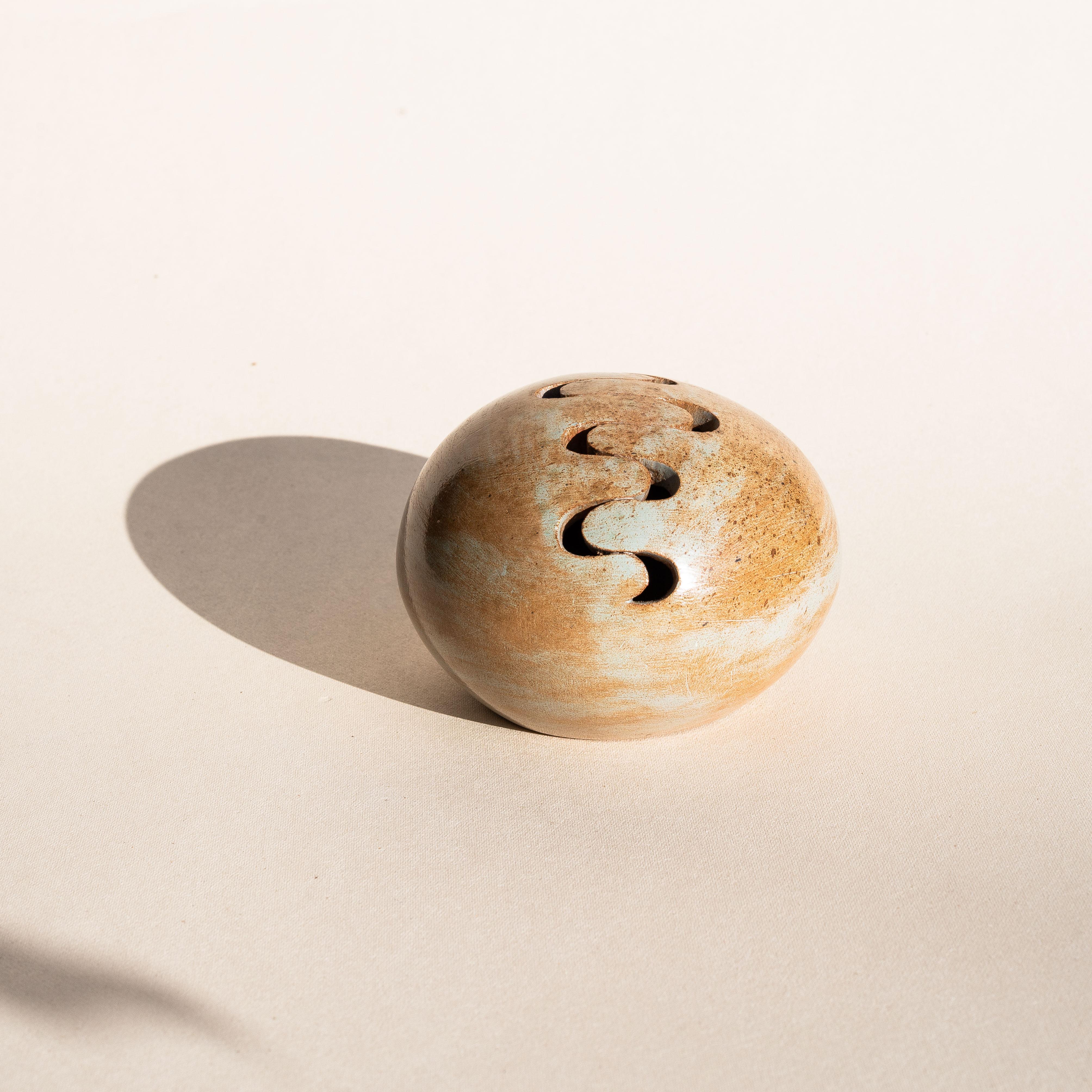 Jarrón de cerámica con flor de rana, jarrón con esfera de esmalte marrón - Francia Años 60 Cerámico en venta