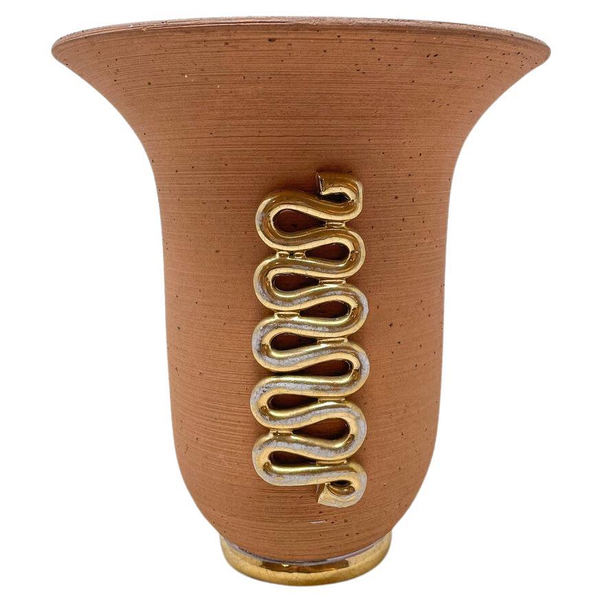 Vaso in ceramica con ornamento a forma di serpente in oro, stile Luc Lanel , anni '40