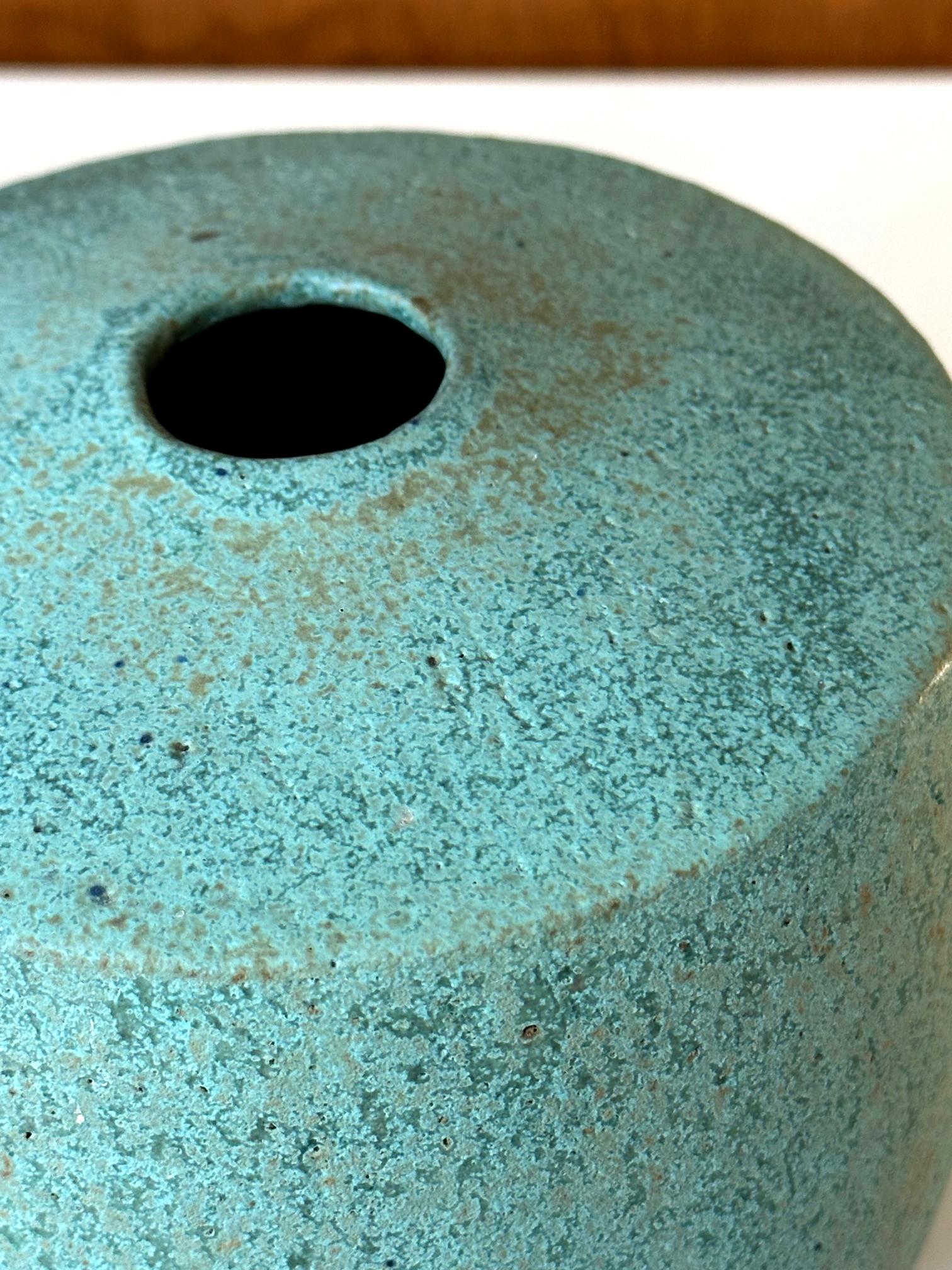 Céramique Vase en céramique à glaçure verte de John Ward en vente