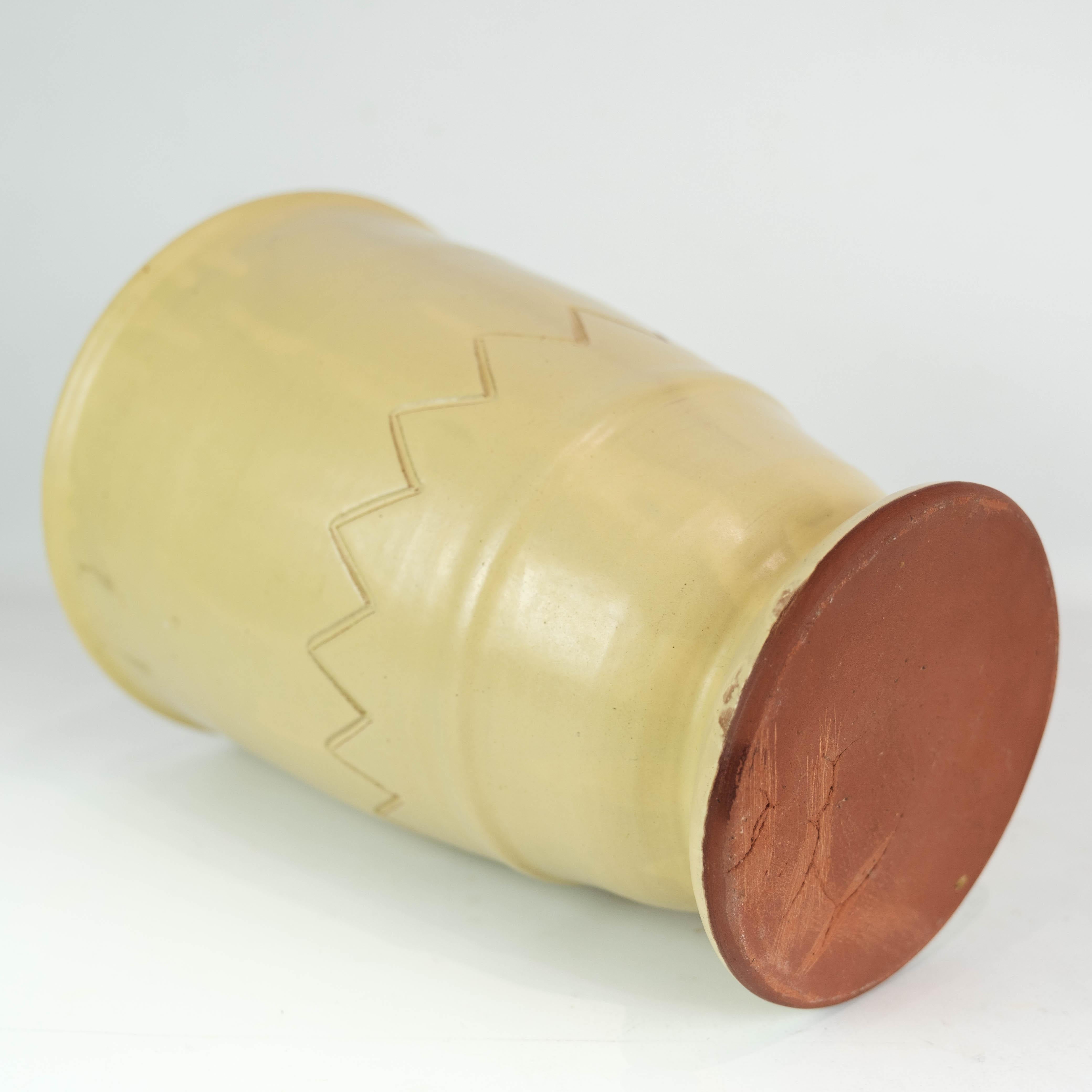 Vernissé Vase en céramique à glaçure légère et motif Simpel fabriqué au Danemark dans les années 1960 en vente