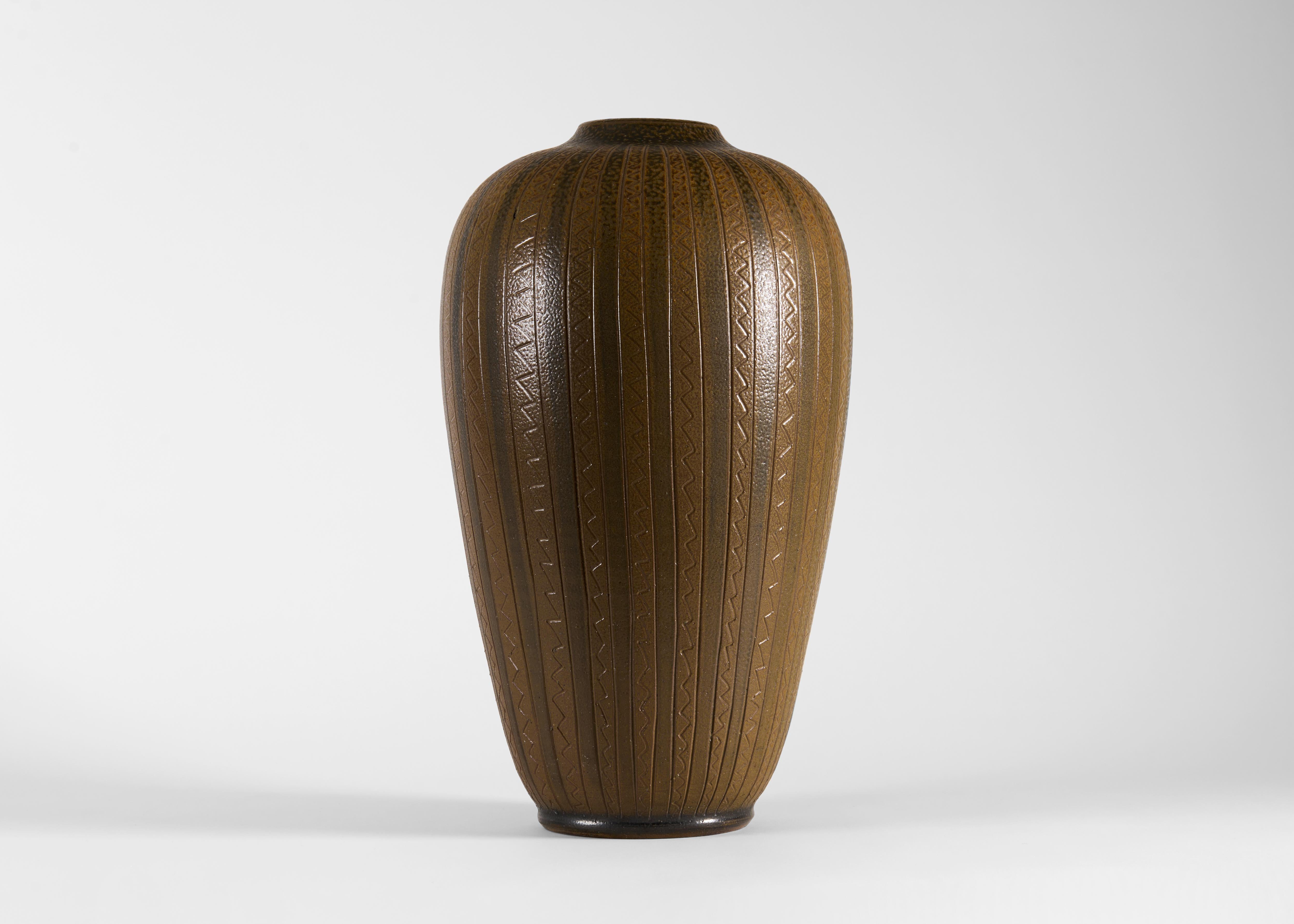 Suédois Vase en cramique  glaure ocre et brune, Wallkra, Sude, annes 1960 en vente
