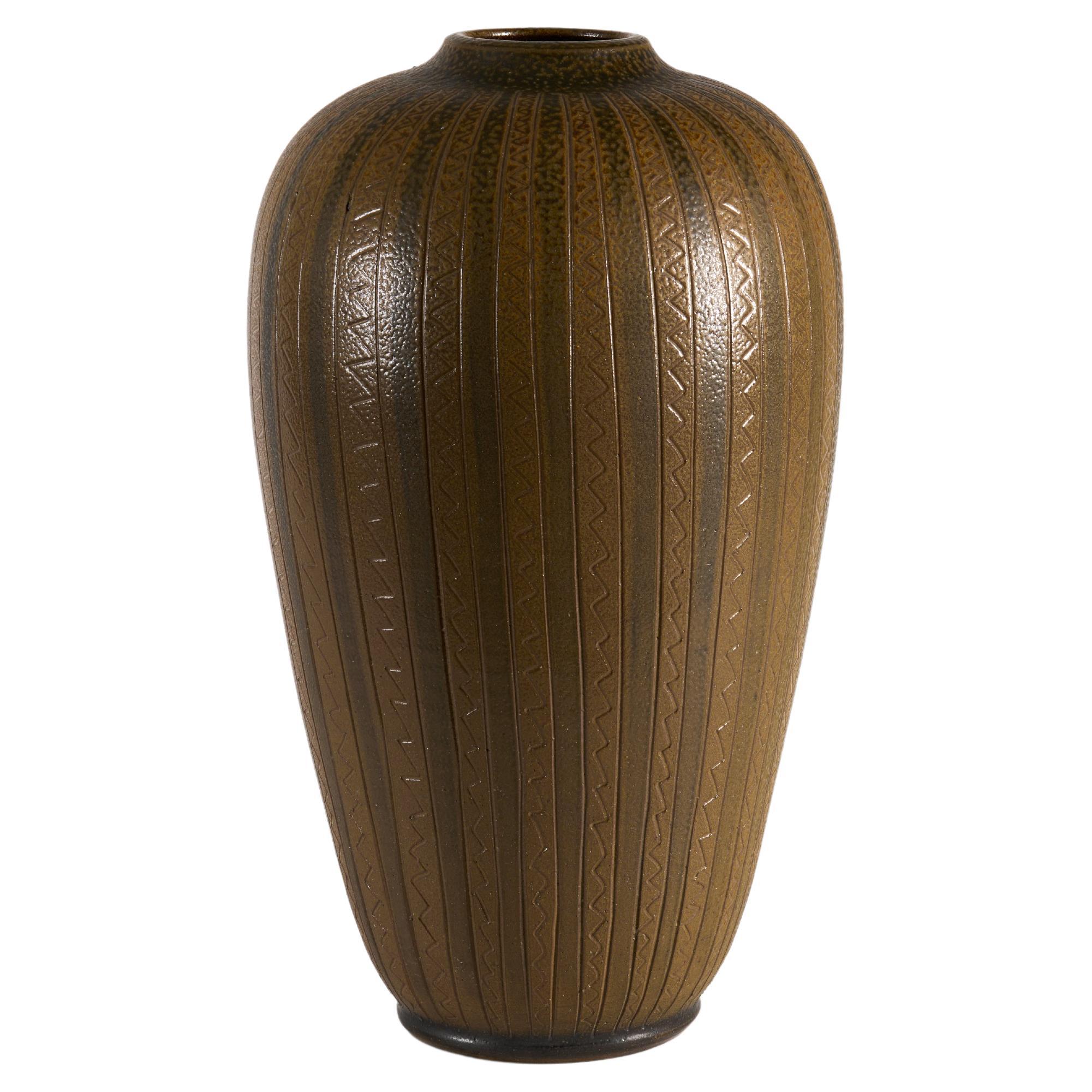 Vase en cramique  glaure ocre et brune, Wallkra, Sude, annes 1960