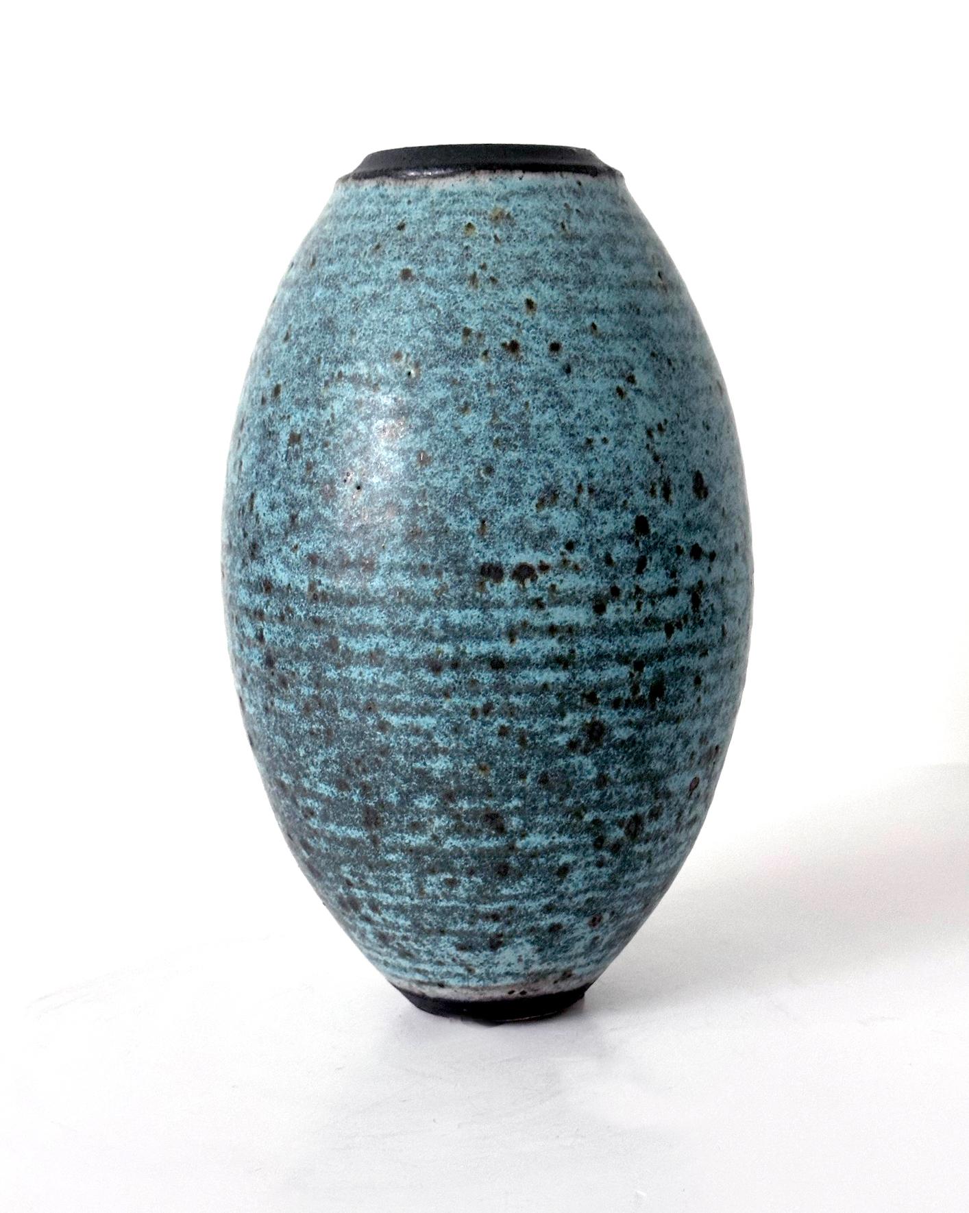 Organico moderno Vaso in ceramica con smalto Robin Egg Blue di Otto Heino in vendita