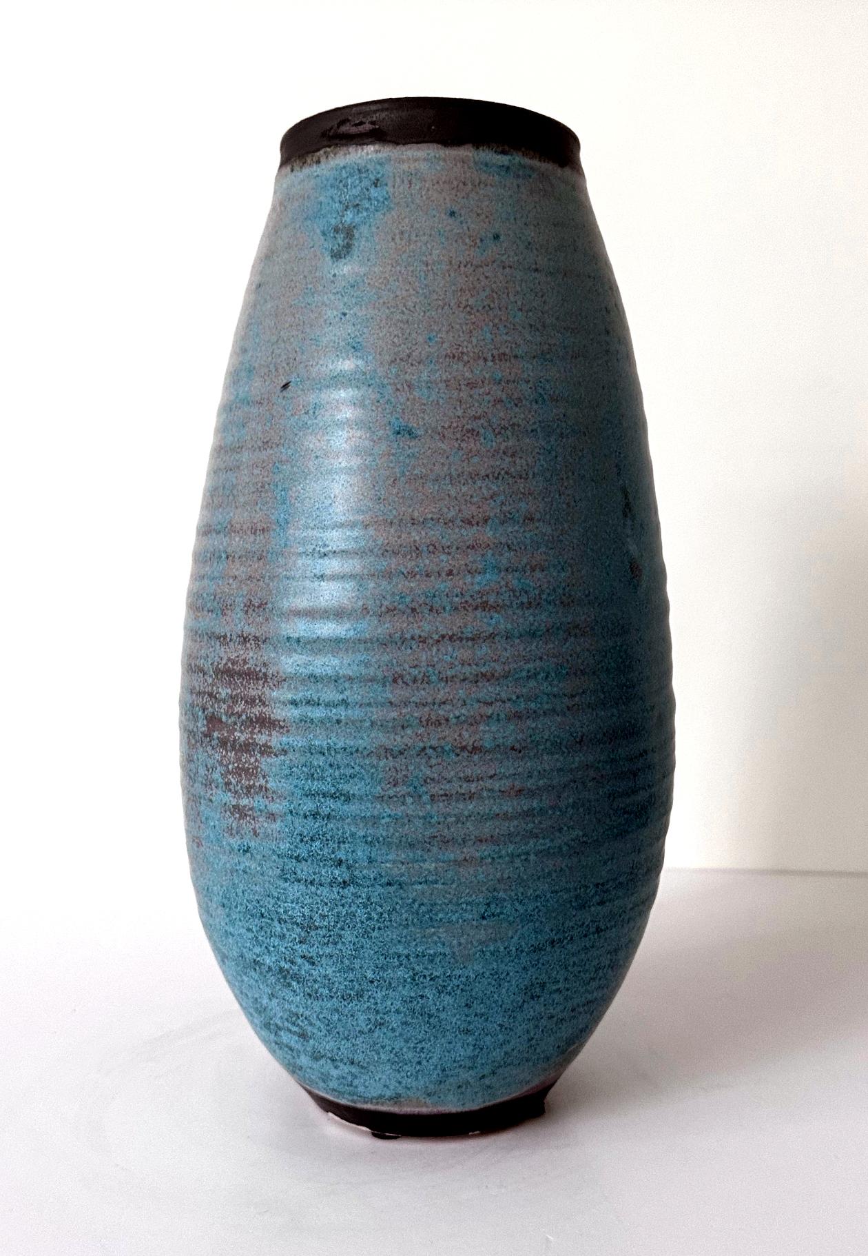 Americano Vaso alto in ceramica con smalto Robin Egg Blue di Otto Heino in vendita