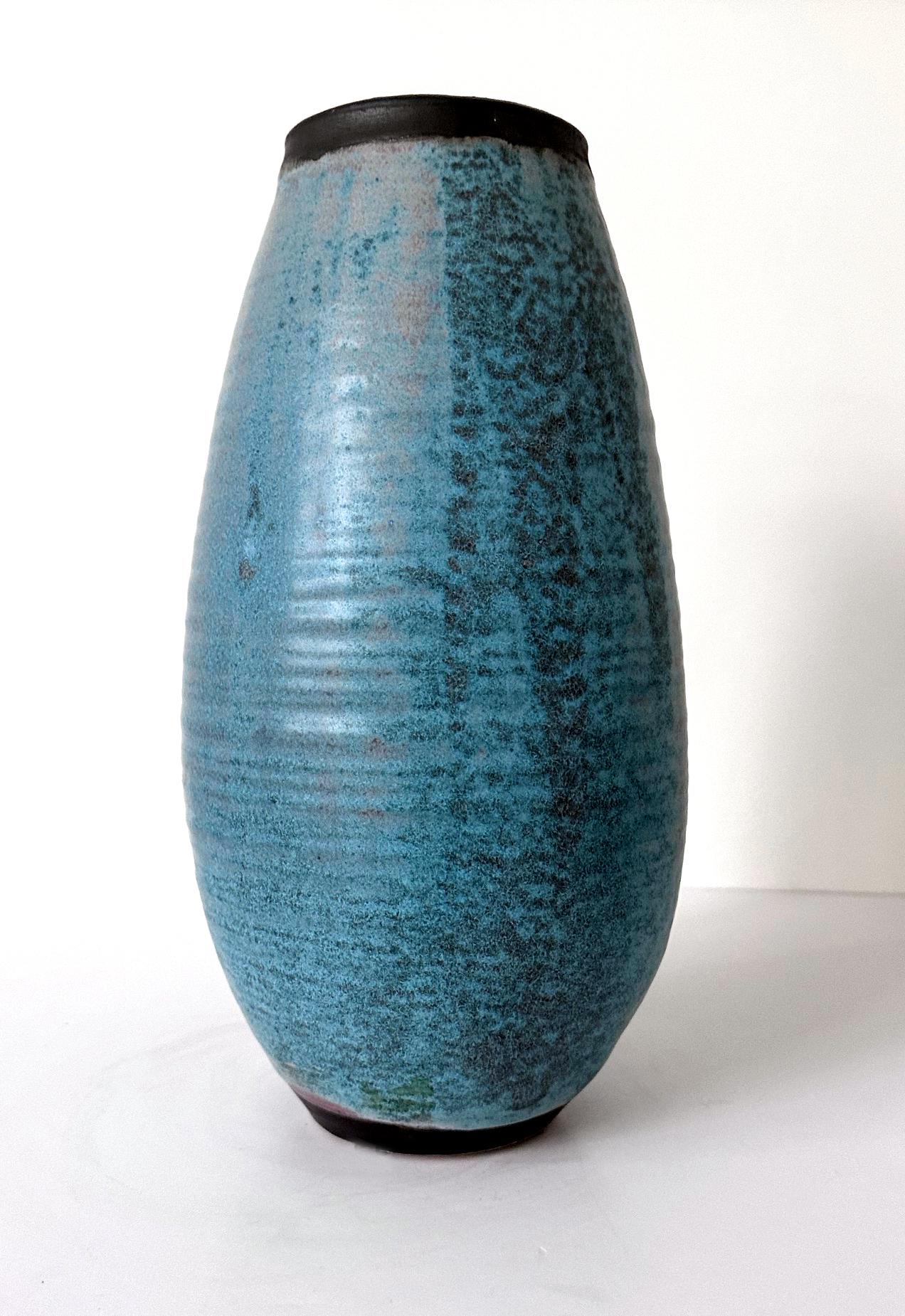 Smaltato Vaso alto in ceramica con smalto Robin Egg Blue di Otto Heino in vendita