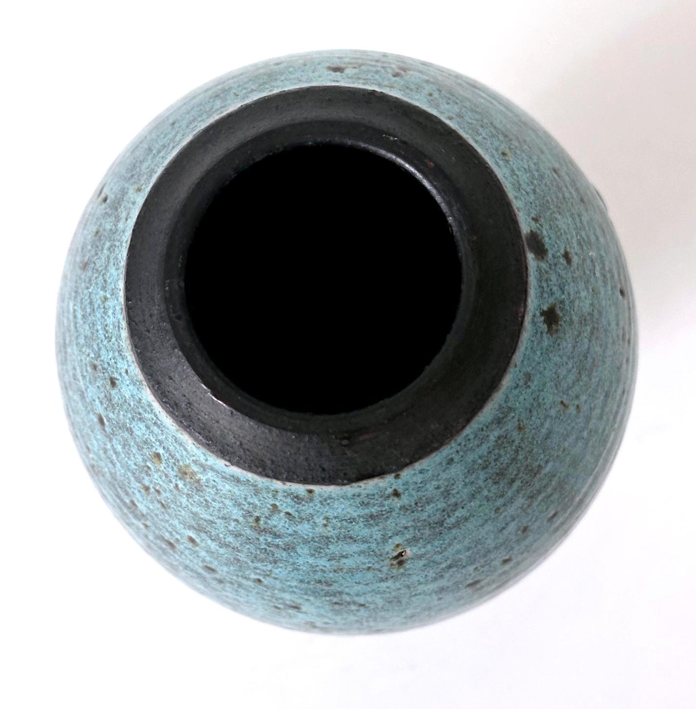Vaso in ceramica con smalto Robin Egg Blue di Otto Heino In condizioni buone in vendita a Atlanta, GA