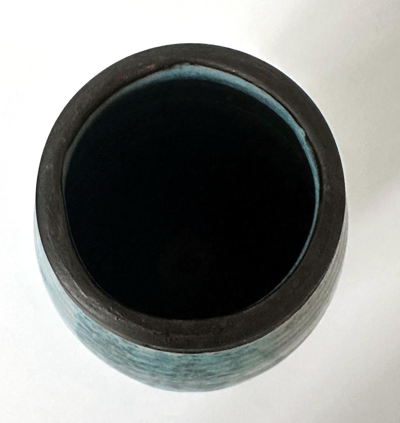 Fine XX secolo Vaso alto in ceramica con smalto Robin Egg Blue di Otto Heino in vendita